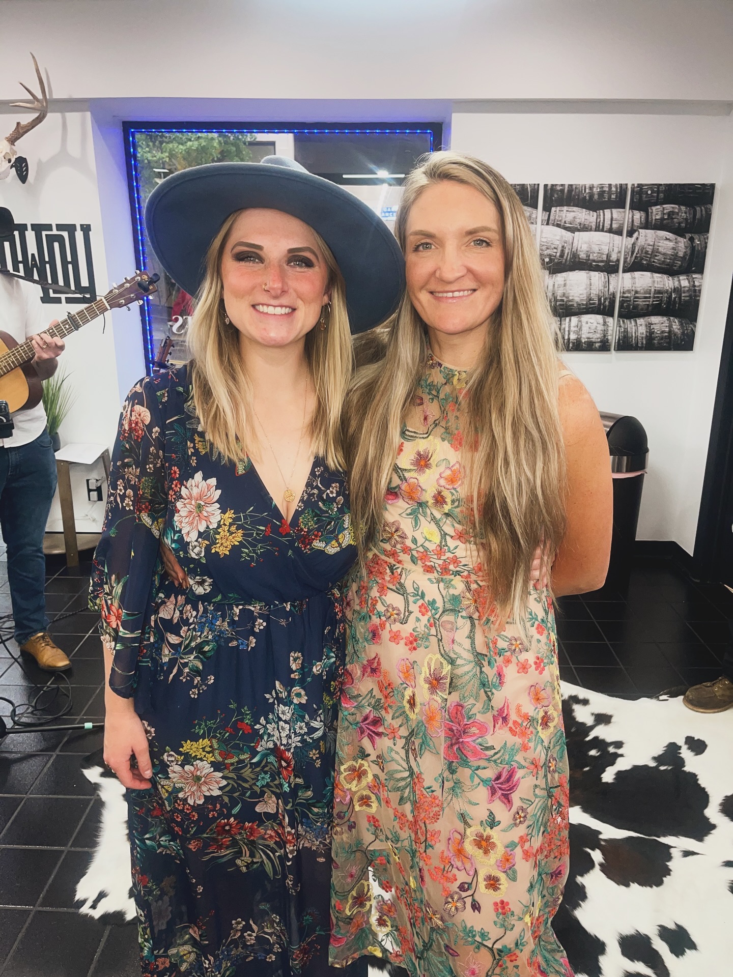 CONGRATULATIONS @mrstanyacampbell @thewhiskeybarbersalonllc 💇🏼🪮💆🏾♂️🥃✂️ on your ribbon-cutting ceremony yesterday! You deserve this hard earned success !!!
📸 I can’t wait to see the professional photos from @mattjacobsproductions !
