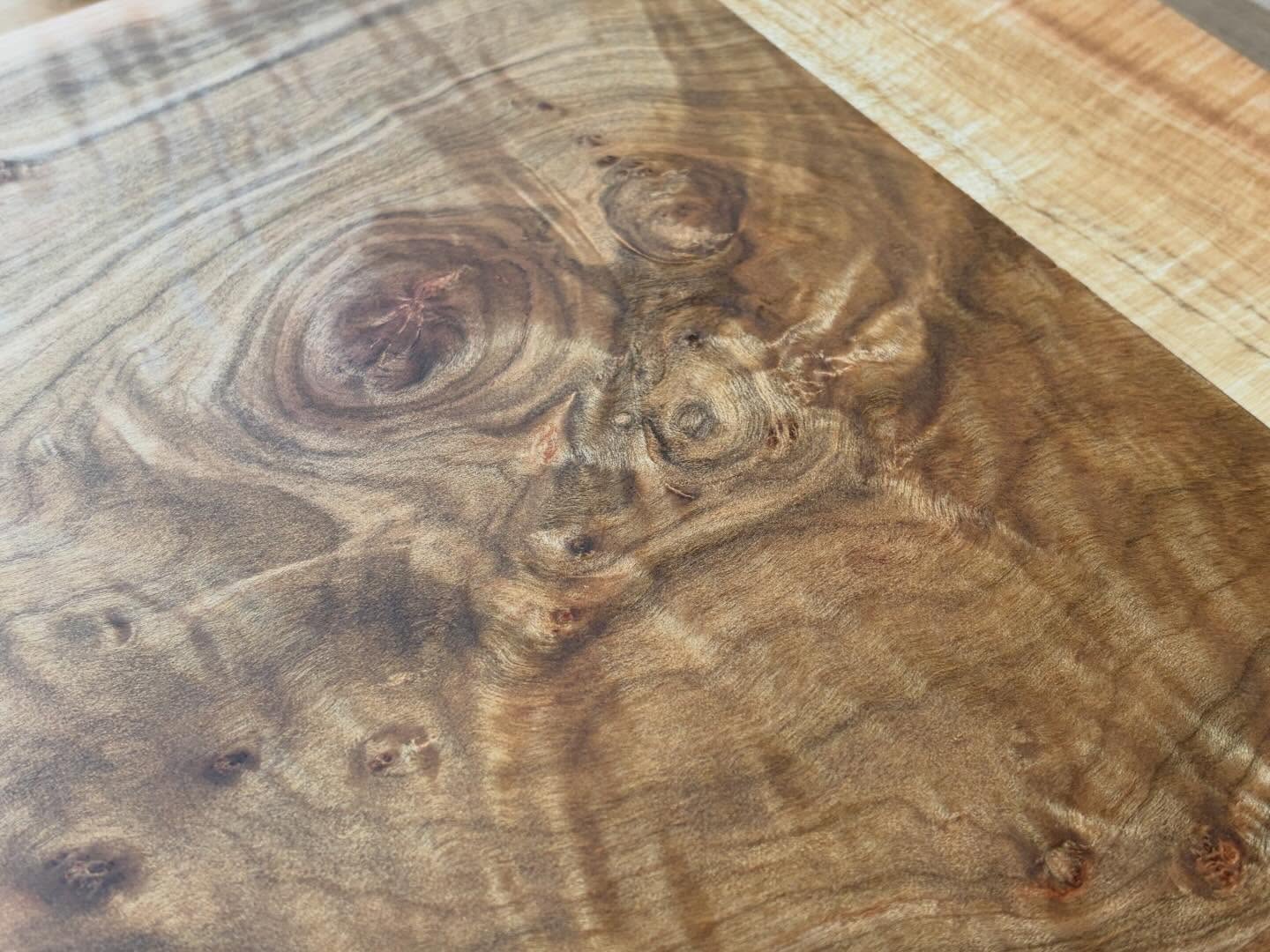 🔆🔆🔆 Just finished this stunning curly maple cutting board for an amazing woman and artist! I'm beyond thrilled to give new life to gorgeous wood and share it with someone special! Stay tuned for upcoming commission openings - DM me for custom requests!
-
#woodworking #woodturning #njsmallbusiness #smallbusiness #wood