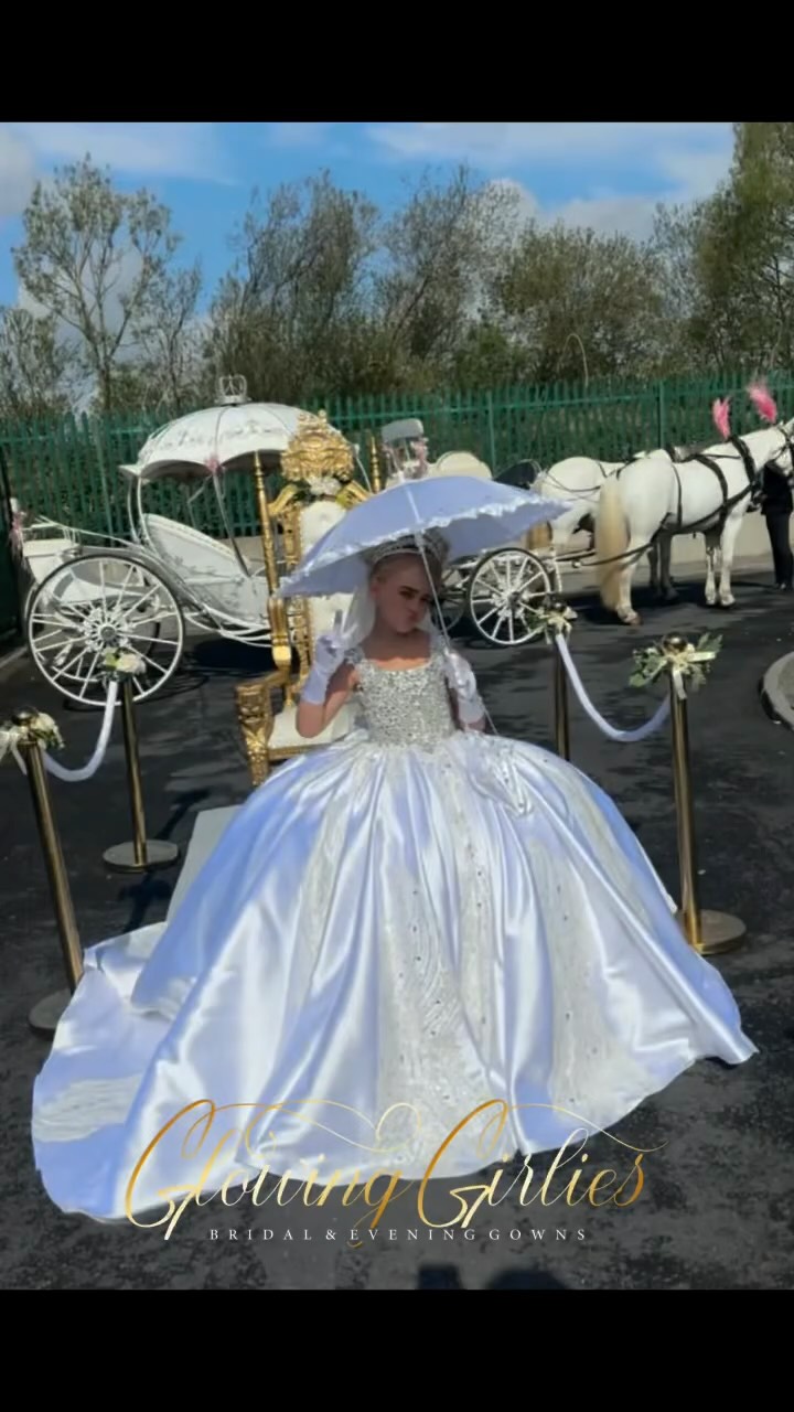 A little princess moment 👑✨
This stunning custom Communion gown was designed to make her feel truly magical 💫 From the hand-detailed bodice to the full, flowing skirt, every inch was made just for her special day 🤍
Finished with the most beautiful fairytale touches… because every girl deserves her moment 💖
#GlowingGirlies #CommunionDress #CustomMade #PrincessDress #IrishCommunions LuxuryKidsWear FairytaleMoments MadeWithLove