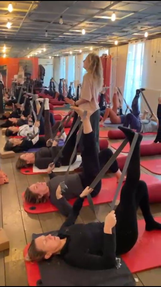 Barre au sol Méthode Taranto | Paris
Ici, on ne force pas. On respire, on étire, on relâche, on rééquilibre.
Avec une sangle le corps se libère en douceur, sans se brusquer.
Un travail précis, guidé, qui fait toute la différence.
🗓 3 rdv hebdomadaires
Lundi 12h30 I Mardi 12h30 I Jeudi 11h
📍Studio Méthode Taranto & co
187 rue du Temple Paris 3
🔗 Réservation sur www.methode-taranto.com
.
.
.
#barreausol #bien-être #santé #paris