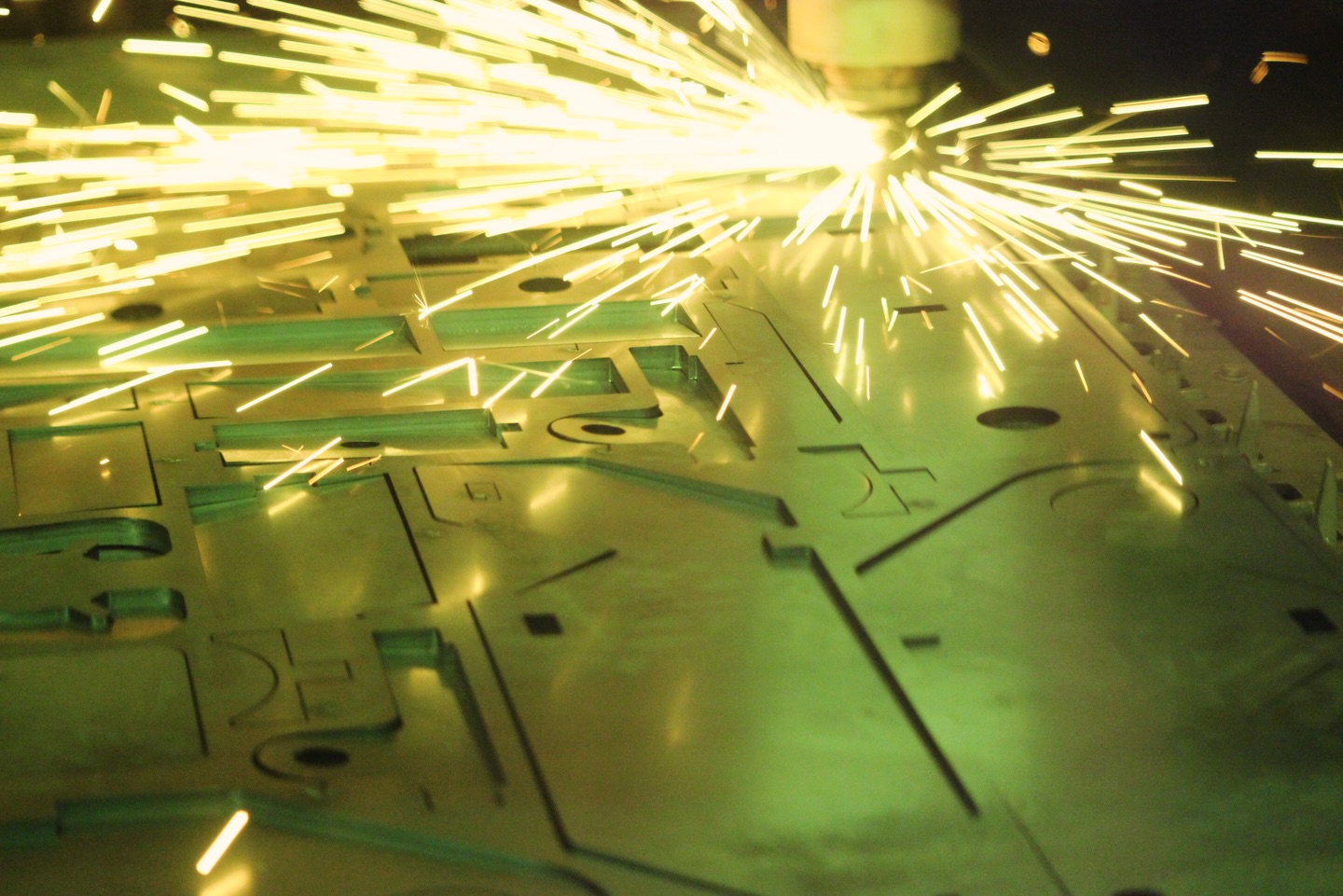 ‼️ Big Teaser alert ‼️
We’ve been working on designing a very exciting new piece of equipment for you, and it’s officially in the production stages!
We revisited the drawing board many times in the process to make sure this machine will absolutely deliver in terms of both quality and function.
And after seeing the parts getting cut at @sawpowerzimbabwe we are geared up to add this one to the Lozino repertoire 💪🏼
Any guesses? Stay tuned for more updates and the big reveal ⚙️