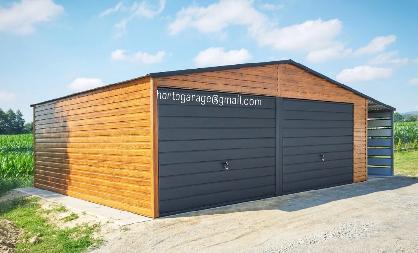 Wir präsentieren unsere Garage
📏Abmessungen:
* Breite: 7 m
* Länge: 7 m
* Höhe: 2,8 m
Farben:
* Wände: honigfarbener Farbton
* Tore: anthrazit
* Dach: anthrazit
🚪🔩Konstruktion:
•Tragkonstruktion
* Tore: Sektional- oder Schwingtore
* Dach: Satteldach
* Zusatzelement: seitlicher Unterstand (offener Bereich auf der rechten Seite)
✅Vorteile:
* ästhetisches, modernes Erscheinungsbild
* Platz für zwei Autos
* zusätzlicher seitlicher Stauraum (z. B. für Holz, Geräte, Fahrräder)
* guter Schutz vor Witterungseinflüssen
🚗🧰🎿Nutzung:
* Garage für 2 Autos
* Lagerraum für Werkzeuge oder Gartengeräte
* Werkstatt
* Lagerraum für Brennholz (seitlicher Teil)
* Wirtschaftsraum am Haus oder auf dem Grundstück
💻📲👨💻 eine ähnliche Garage oder andere Details wünschen, mailen Sie hortogarage@gmail.com, gehen Sie auf den Link in der Bio oder rufen Sie an
📞 +49 177 4242452
📞 +49 152 246 74 361