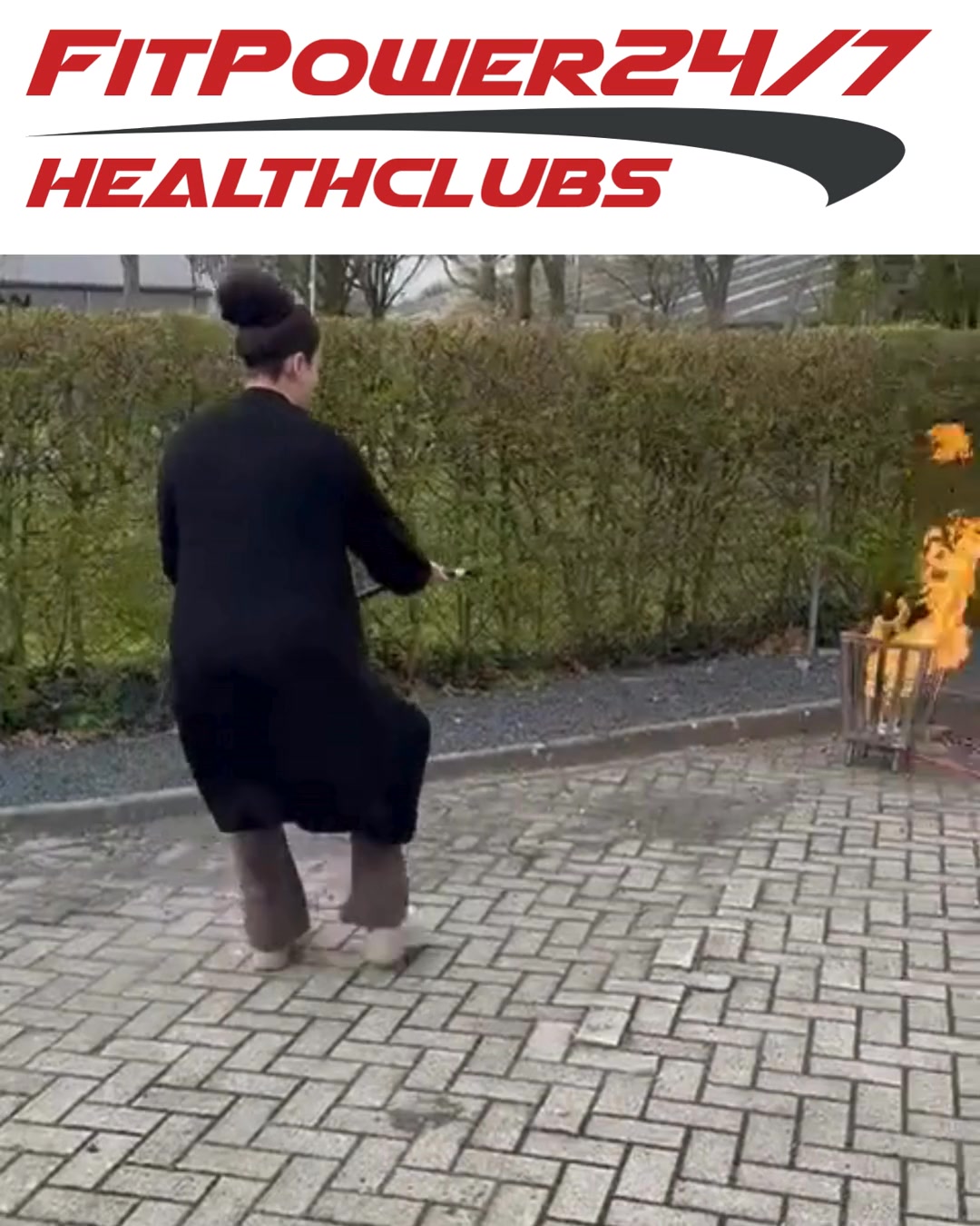 Een tijdje terug was ik te gast bij @fitpower247spakenburg voor een BHV-training. Bij Fitpower zorgen ze ervoor dat jij in top conditie komt! Sporten in een fijne en veilige omgeving 💪
Een enthousiaste, leergierige groep die écht mee deed, vragen stelde en serieus aan de slag ging. Van een brand blussen naar reanimeren tot eerste hulp bij sportblessures, tot aan het blussen van een brand, alles kwam voorbij.
Het was niet alleen een verplichte cursus, het was een leuke en nuttige ochtend vol energie. Precies zoals het hoort.
Bedankt Fitpower 24/7 voor de fijne ontvangst en het enthousiasme van het hele team! 💪
#Fitpower247 #BHV #BHVpoint #VeiligSporten #LevensRedden #TeamTraining
