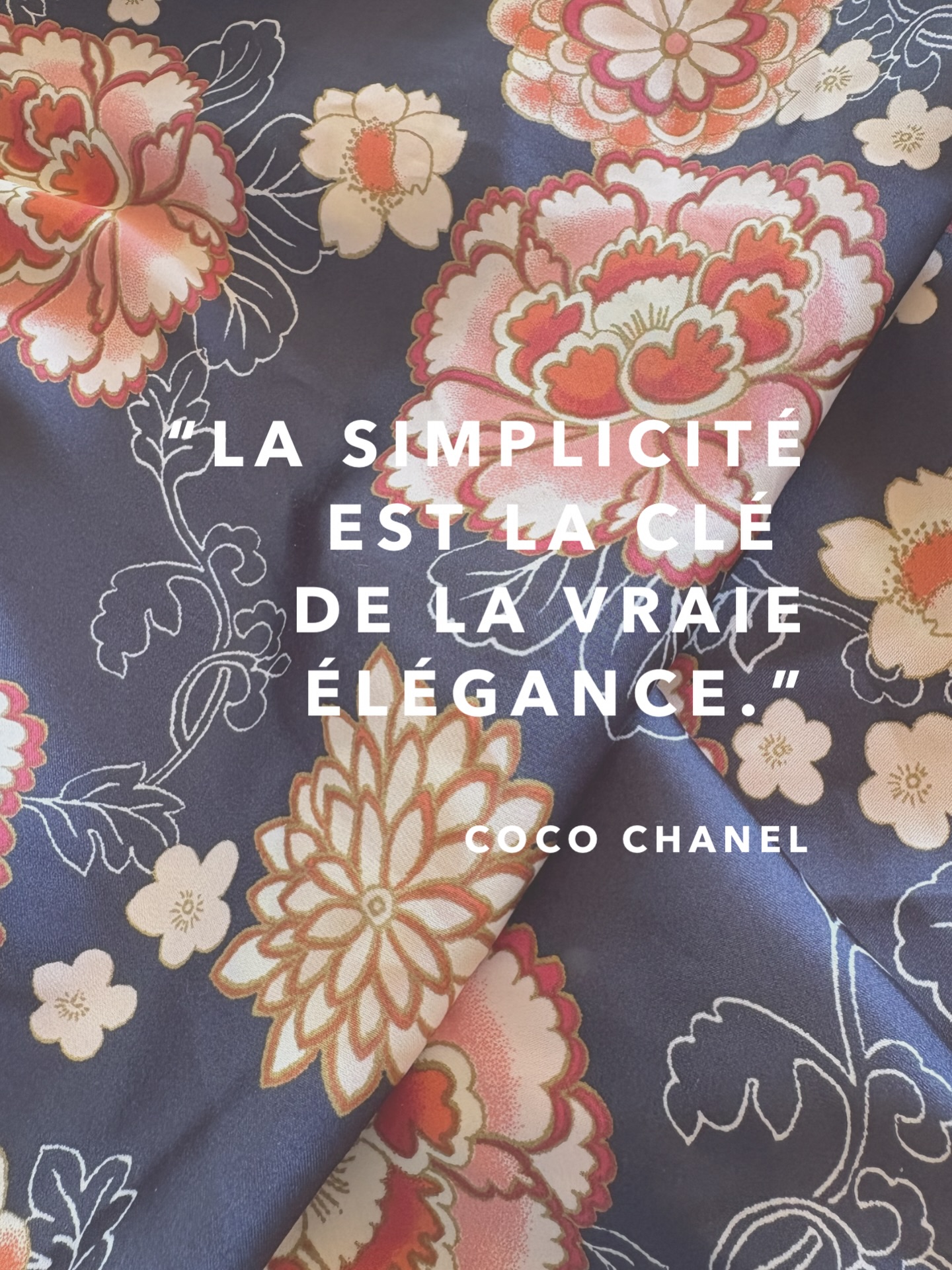 Si tu ne sais pas quoi mettre le matin et que ton temps est limité va au plus simple, car comme le dit si bien Coco Chanel, c’est la clé de la vraie élégance.
Parfois, on veut en faire trop et on finit par ressembler plus à un sapin de Noël qu’autre chose 😉.
Donc choisis quelques pièces de ta garde-robe qui sont tes vêtements sûrs et ce sera ta base pour ces matins où tu n’es pas inspiré.
Dis-moi, toi, c’est quoi les 5 pièces « sûres » de ta garde-robe ✨ ?
#atelierpiny #motdujour #inspirationdujour #citationmode #genève