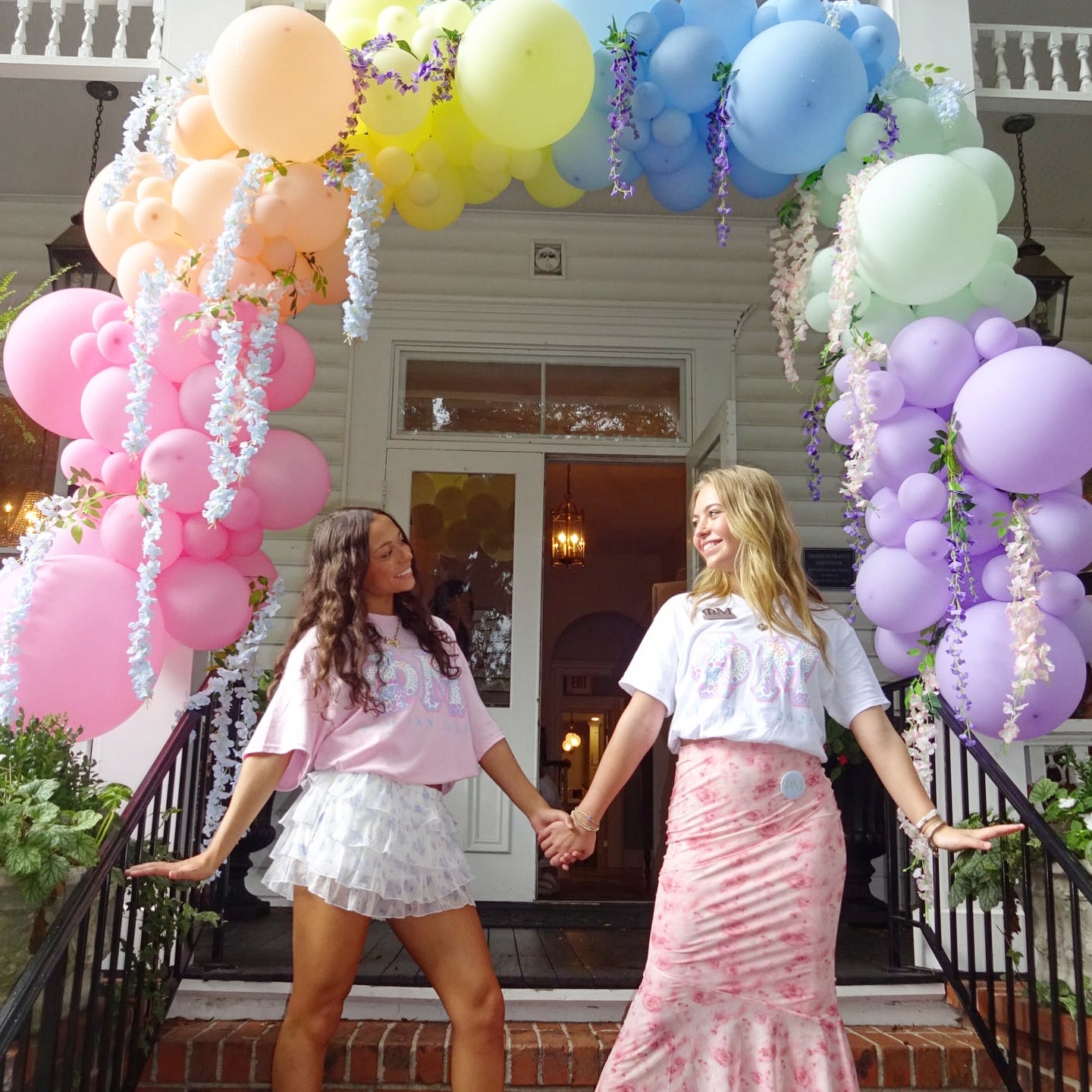 ONE MONTH until recruitment registration opens and your future best friends are already here waiting for you!!💐💚