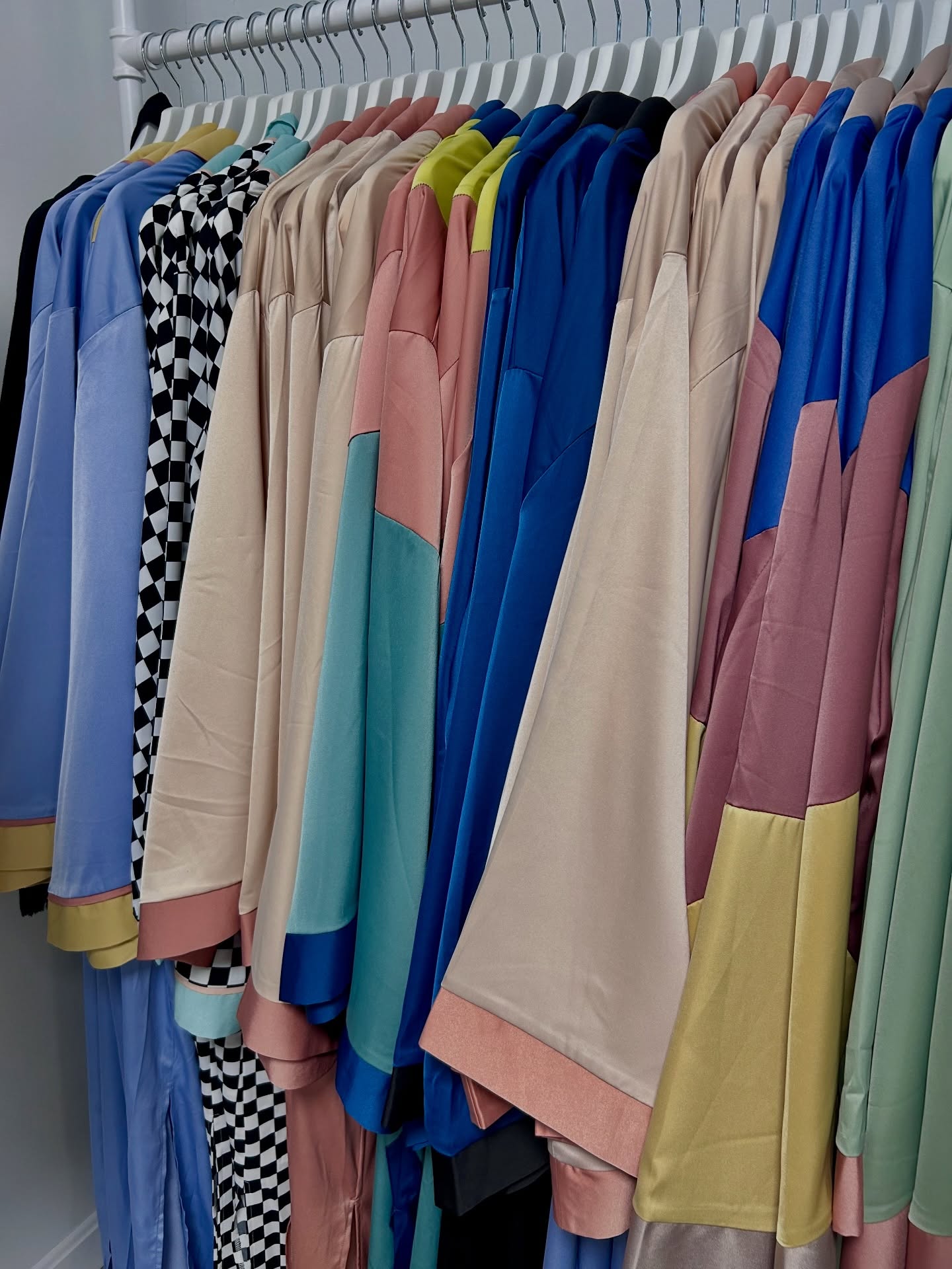 Light layers, endless style ✨
Our kimonos are the ultimate summer essential, perfect for elevating any outfit while adding just the right touch of effortless chic. 🙌 Whether you’re heading out in the sun or need a cozy layer for cooler nights, these pieces do it all.
Swipe to see a few of our bestselling styles 👀
Shop in-store today 10–5 🛍️
📍28 Gould Street, Reading Ma
#bostonmicroneedling #bmskincare #readingma #boston #summeraccessories