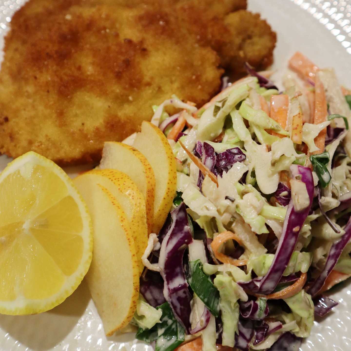 PORK SCHNITZELS WITH CREAMY PAPPLE SLAW🍽️
Looking for a quick weeknight meal, this is the perfect dish that the whole family will love!
Papples add a nice and sweet element to the slaw that pairs perfectly with the pork! Check out the recipe on our website!
#pork #porkschnitzel #porkrecipe #coleslaw #pear