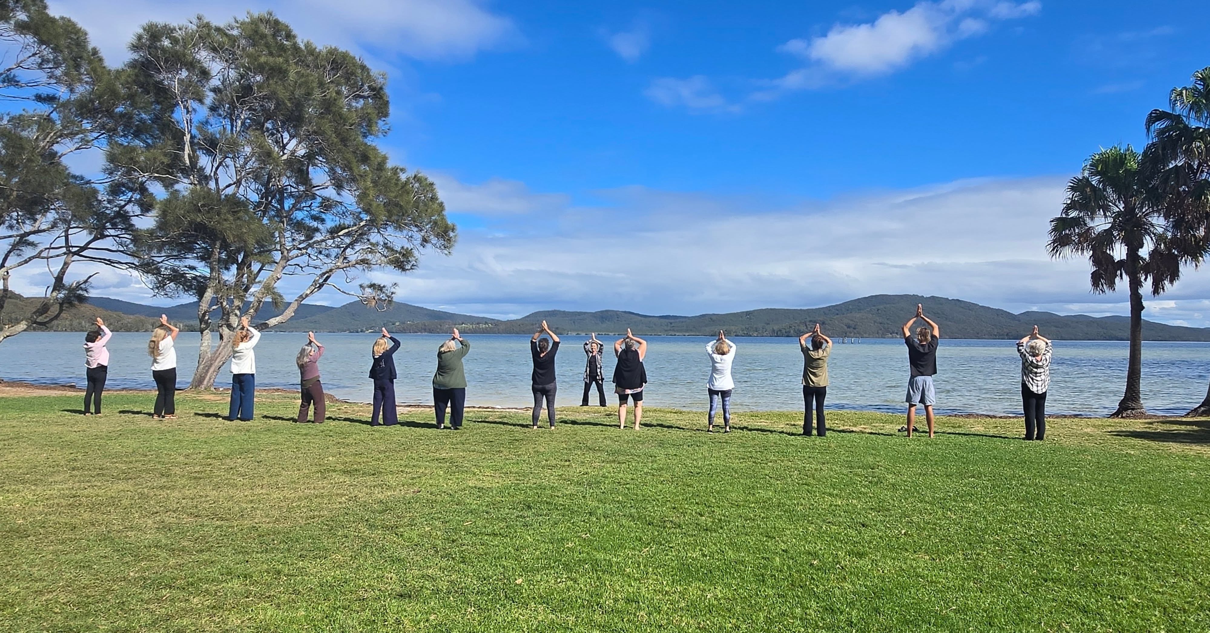 A little rain… then sunshine.
The rhythm of nature at Tiona lakeside.
Breathing, moving, connecting.
Taiji Qigong Shibashi — 18 simple, flowing movements for body and mind.
#taichi #qigongteacher #yoga #Breathwork #chi