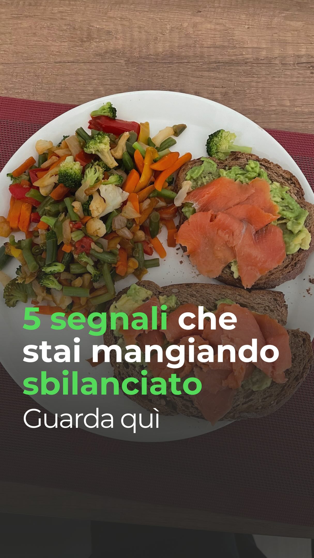 1️⃣ Hai sempre voglia di dolce: significa che non mangi abbastanza o mangi troppi (o troppi pochi) carboidrati: una loro carenza o eccesso crea squilibri glicemici che ti portano a ricercare il dolce continuamente
2️⃣ Sei sempre gonfi@: significa che i tuoi pasti sono carenti di alcuni micronutrienti che favoriscono processi antinfiammatori e quindi (anche) il drenaggio di liquidi in eccesso come antociani, fibre solubili/insolubili e grassi insaturi
3️⃣ Hai sempre fame: significa che i tuoi pasti non sono ben equilibrati tra carboidrati, proteine, grassi e fibre e non hanno un buon volume. Un pasto ben bilanciato ti fa sentire piacevolmente sazi@ per almeno 3-4 ore
4️⃣Ti svegli già stanc@ e senza energie: la qualità del sonno e del riposo sono strettamente correlati a una corretta digestione e qualità alimentare. Se mancano queste, riposi male. E non recuperi mai
5️⃣Ti alleni e non migliori fisicamente: significa che il tuo apporto di carboidrati e proteine è sbilanciato. L’allenamento serve a rompere le tue fibre muscolari. A tavola le ricostruisci piu forti con i giusti mattoni. Ma se mancano i mattoni, ti alleni inutilmente
La dieta giusta è quella che segui facilmente e che ti fa stare meglio di quando l’hai iniziata.
🥰