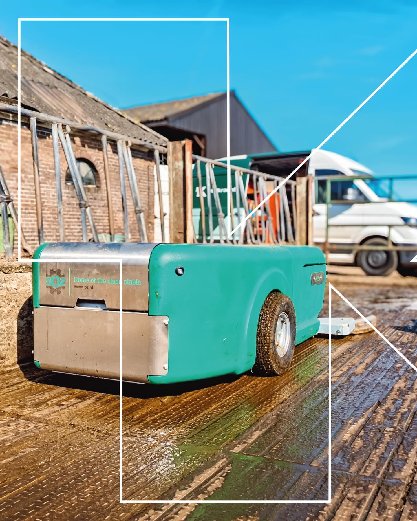 In de afgelopen periode heeft ons team weer meerdere mestrobots succesvol geïnstalleerd 💪
- In Ruinerwold hebben we deze JOZ Barn E Pro 1550 afgeleverd. Deze krachtige robot neemt het mestschuiven volledig over; zowel binnen in de stal als op het buitenterrein. Waar voorheen de shovel nodig was, draait nu alles automatisch.
- In Tjerkwerd hebben we een JOZ Nano mestrobot geplaatst. Met een schuif van 120 cm houdt deze robot de stal moeiteloos schoon. Dankzij het compacte ontwerp bereikt hij zelfs de lastigste hoeken.
Efficiënt, tijdbesparend en toekomstgericht werken, dat is waar we het voor doen.
#stalkracht #mestrobot #agrarisch #innovatie