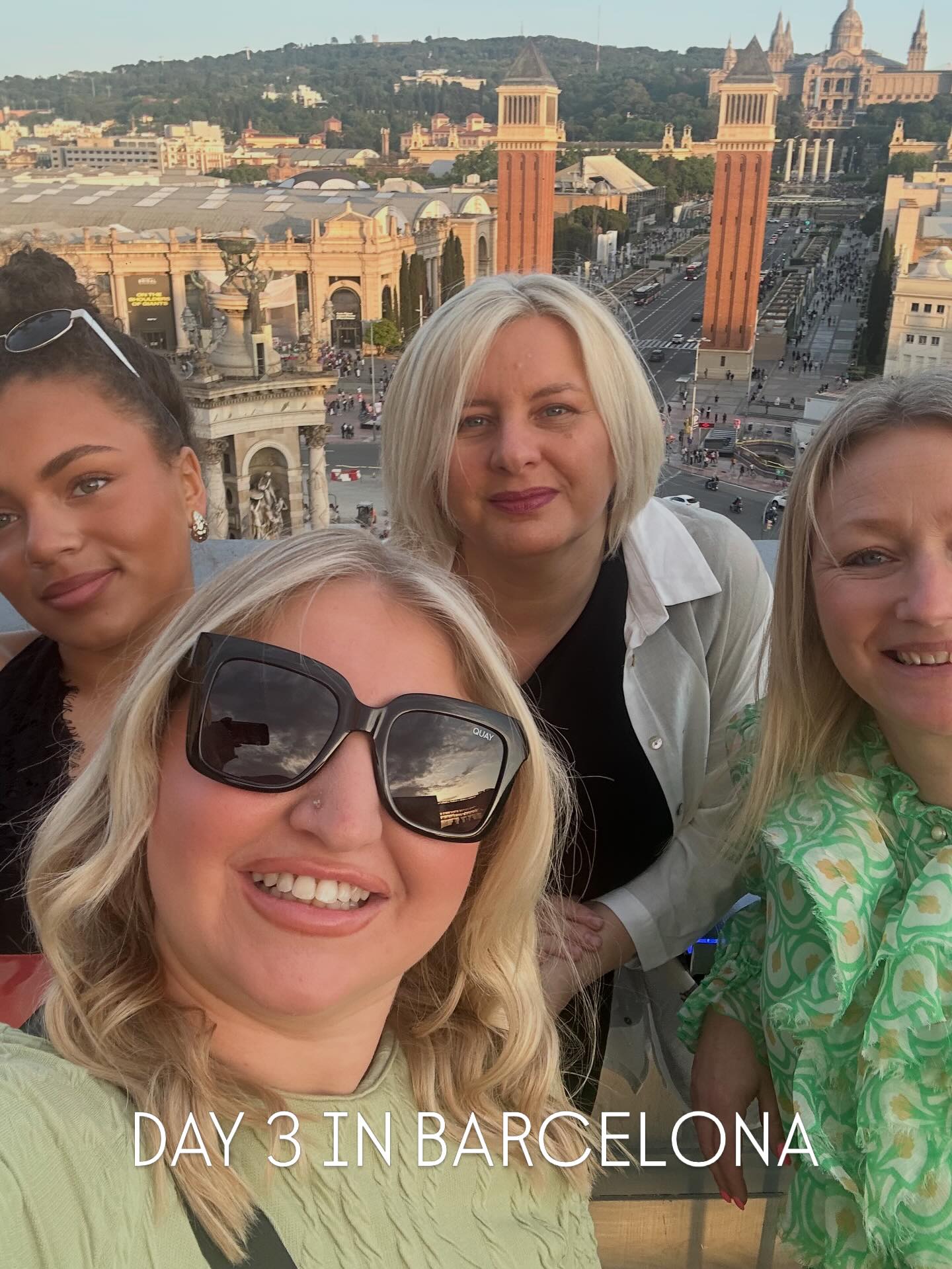 So DAY 3 was our official last day at BBFW! We had such a fabulous day. DEFOO A TRIP TO REMEMBER.
If you have seen our stories you’ll know we have a collection of mini dresses soon to come after we came across @portiaandscarlett ‘s stunning range of gowns!