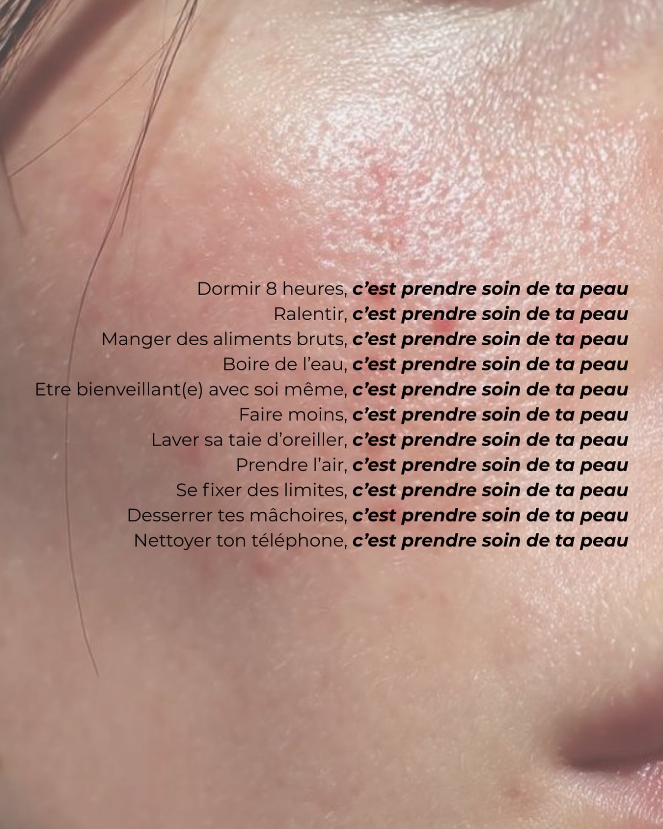 On pense souvent que prendre soin de sa peau, c’est appliquer des produits.
Mais la peau ne fonctionne pas seule.
Sommeil, stress, alimentation, rythme de vie… tout se reflète sur ton visage.
Mon rôle en soin, ce n’est pas seulement de traiter ta peau, c’est de t’aider à comprendre ce dont elle a vraiment besoin.🧡
Parce qu’une peau apaisée commence toujours avec des gestes simples mais régulier.
Facialiste - Soin du visage sur mesure - Approche holistique - micronutrition