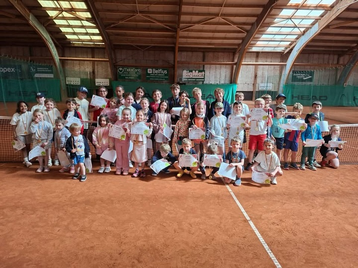 Déjà la fin de notre 1er stage de printemps 😎Bravo à tous nos stagiaires pour la belle dynamique et les beaux progrès 👏🎾Une belle réussite 👌On se retrouve lundi en pleine forme pour le début du 2ème stage😍
🚨Psst...Ouverture des inscriptions pour les stages d’été ce vendredi 1er mai🚨😍🥳