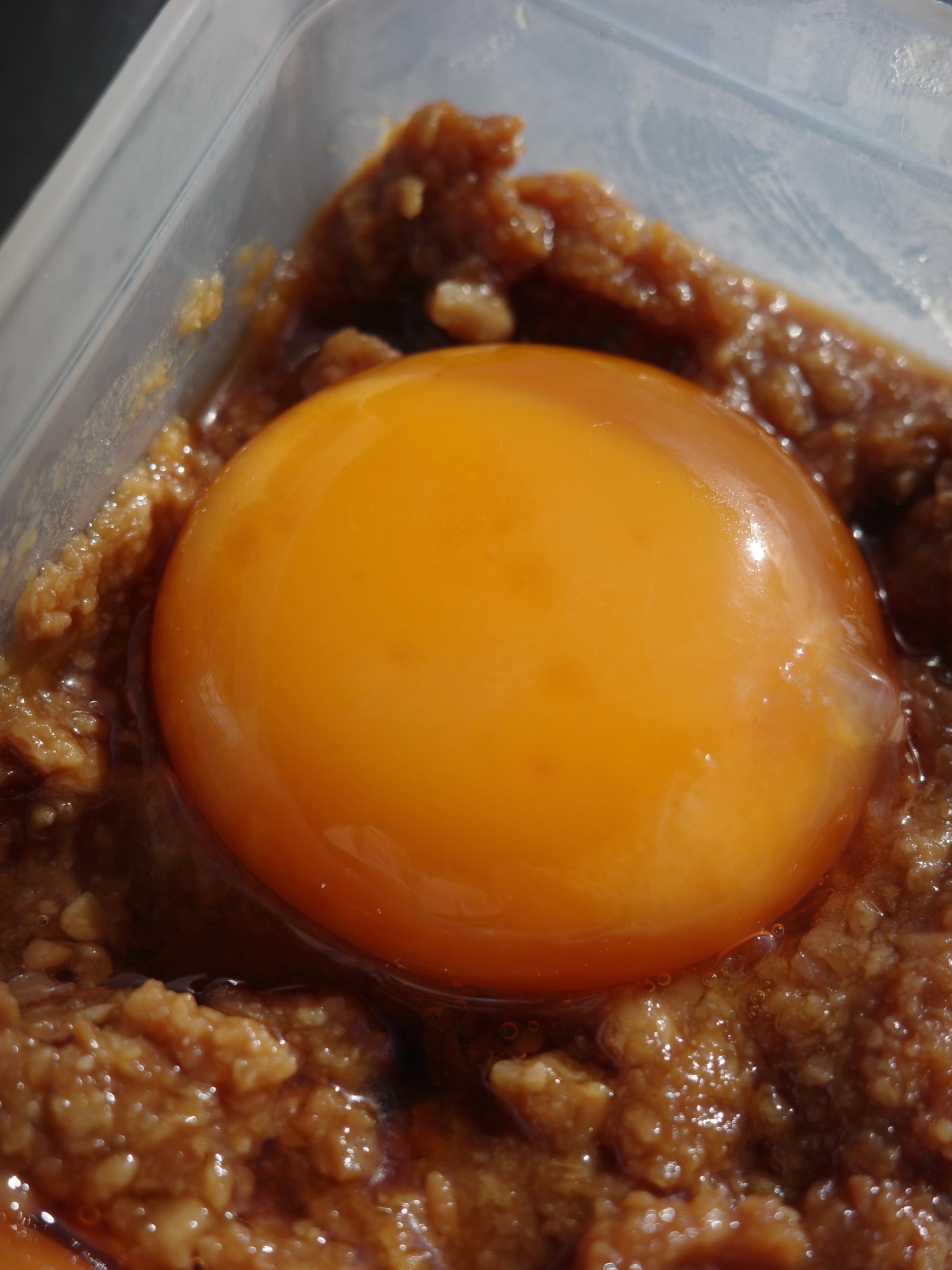 Day 2 of Miso-cured egg yolks.
Have you tried miso egg yolks?
It is savoury and umami-rich, making it very tasty. Curing can take anywhere from 2 days to a week or more. During this time, the texture and taste will evolve, allowing you to enjoy a variety of flavours as the curing process progresses.
I used a curing bed with 150g sweet miso + 1.5tsp Mirin; mix all. Then add the egg yolks and refrigerate. Then wait….
It’s a fun tasty activity!
#kaokaomiso
#miso