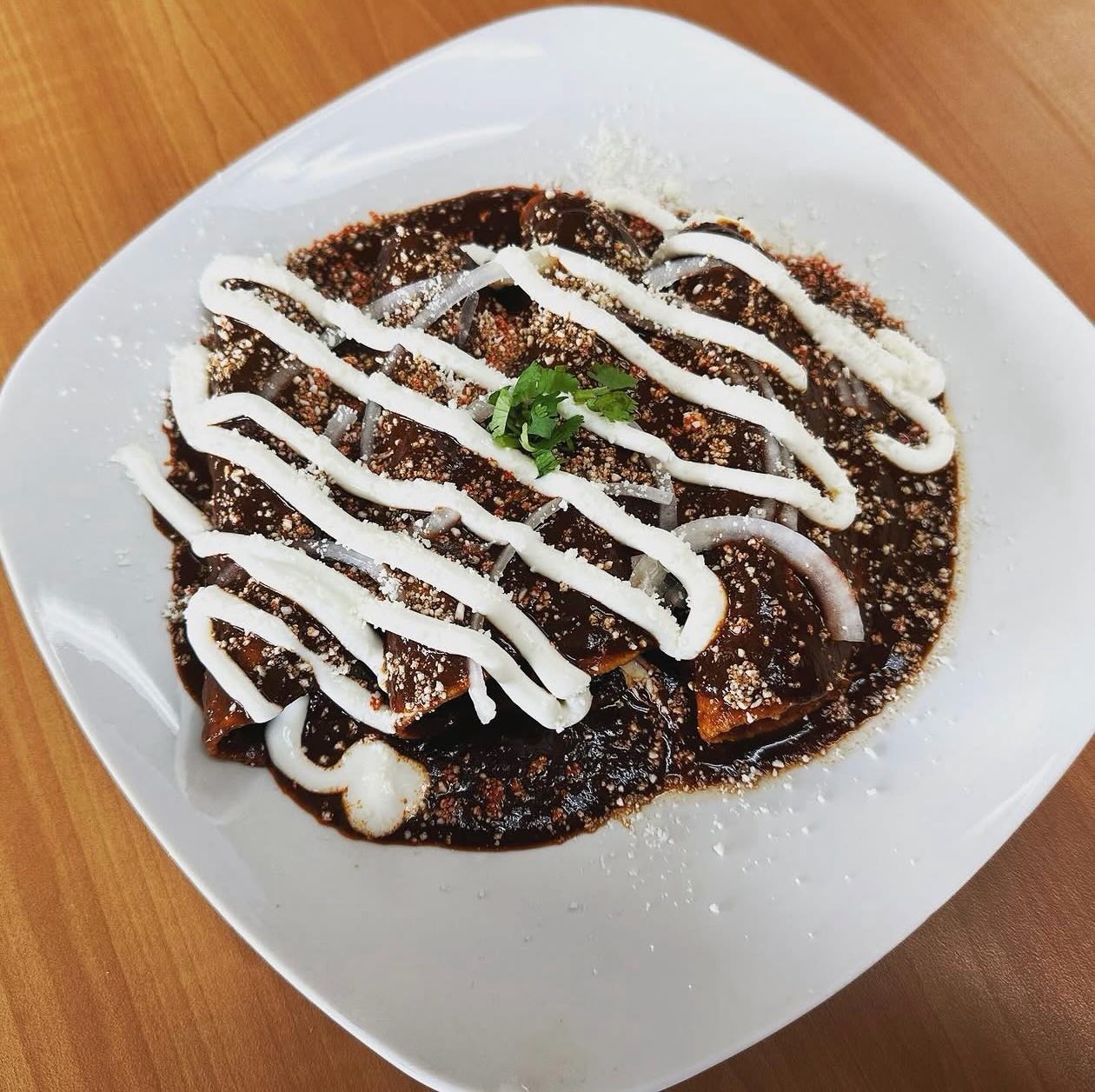 🔥 Cinco de Mayo special 🔥
Enmoladas bañadas en nuestro mole auténtico,
terminadas con crema, queso y cebolla fresca 🤌🏽
Deep flavor, real tradition — just how it’s meant to be 🇲🇽
Celebrate with us and taste the difference.
📍 Taqueria Emanuel
#CincoDeMayo #Enmoladas #Mole #MexicanFood #TampaEats AuthenticMexican TampaFood SupportLocal