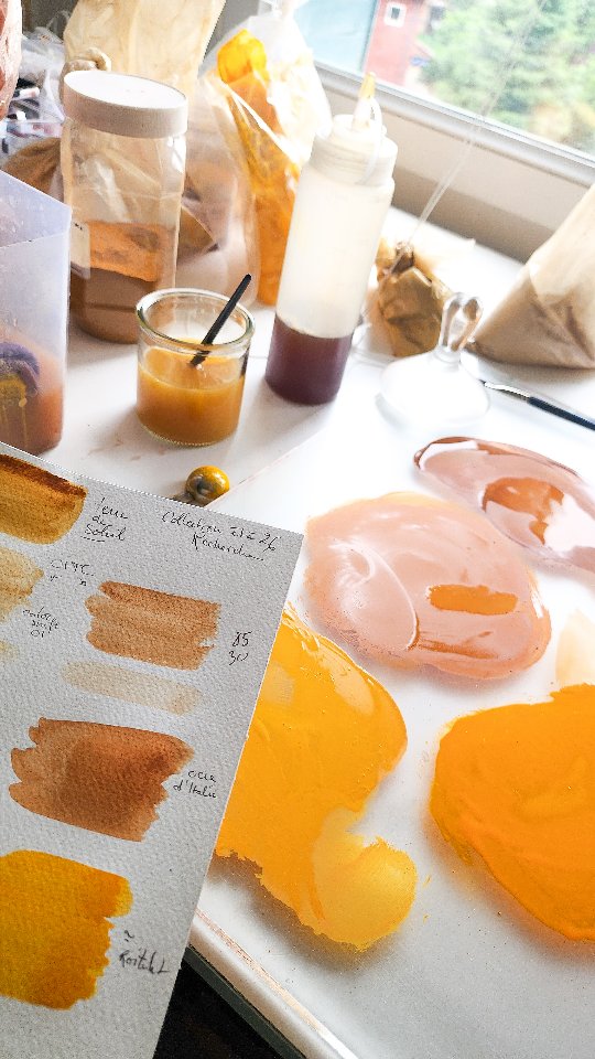 Je vous teaaaaaaase
On avance encore sur la palette d'aquarelles aux couleurs des Dunes, le temps était trop sombre pour qu'on voit bien les nuances des aquarelles à l'image, donc je prépare un carrousel pour ce soir avec des photo bien nettes,
6 couleurs à départager ! J'espère que vous êtes prêts
Vous pouvez déjà vous faire une idée avec ce que vous voyez du réel 👀
Je pense qu'on devra n'en garder que 2 (3 vraiment grand max si on contraste bien mais on tente 2)