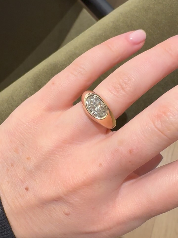 Engagement ring for lovely M & Y ✨ east/west oval in chunky yellow gold + omakase proposal 🤝 🥂🍱