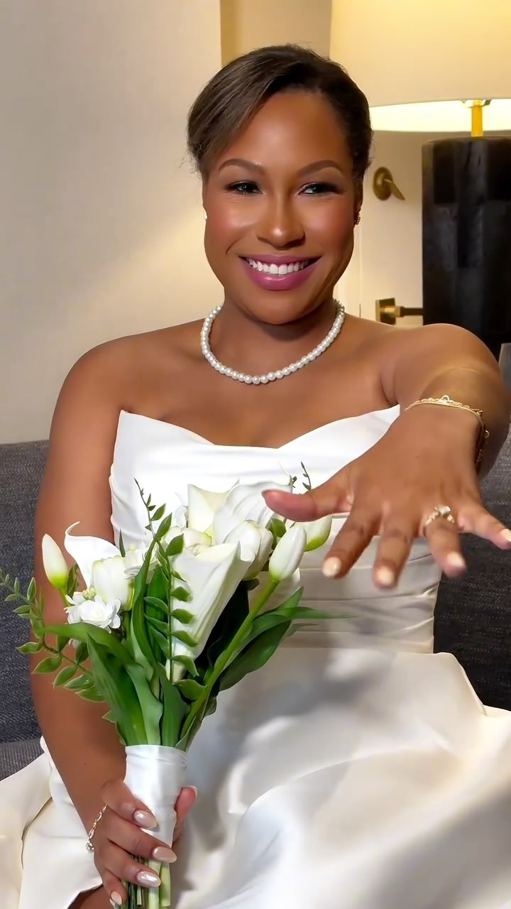 The kind of soft glam that never goes out of style ✨
Monica embodied soft glam!!!! Clean, classy, and effortlessly elegant, nothing overdone.
Now booking 2026 & 2027 Brides and bridal parties.