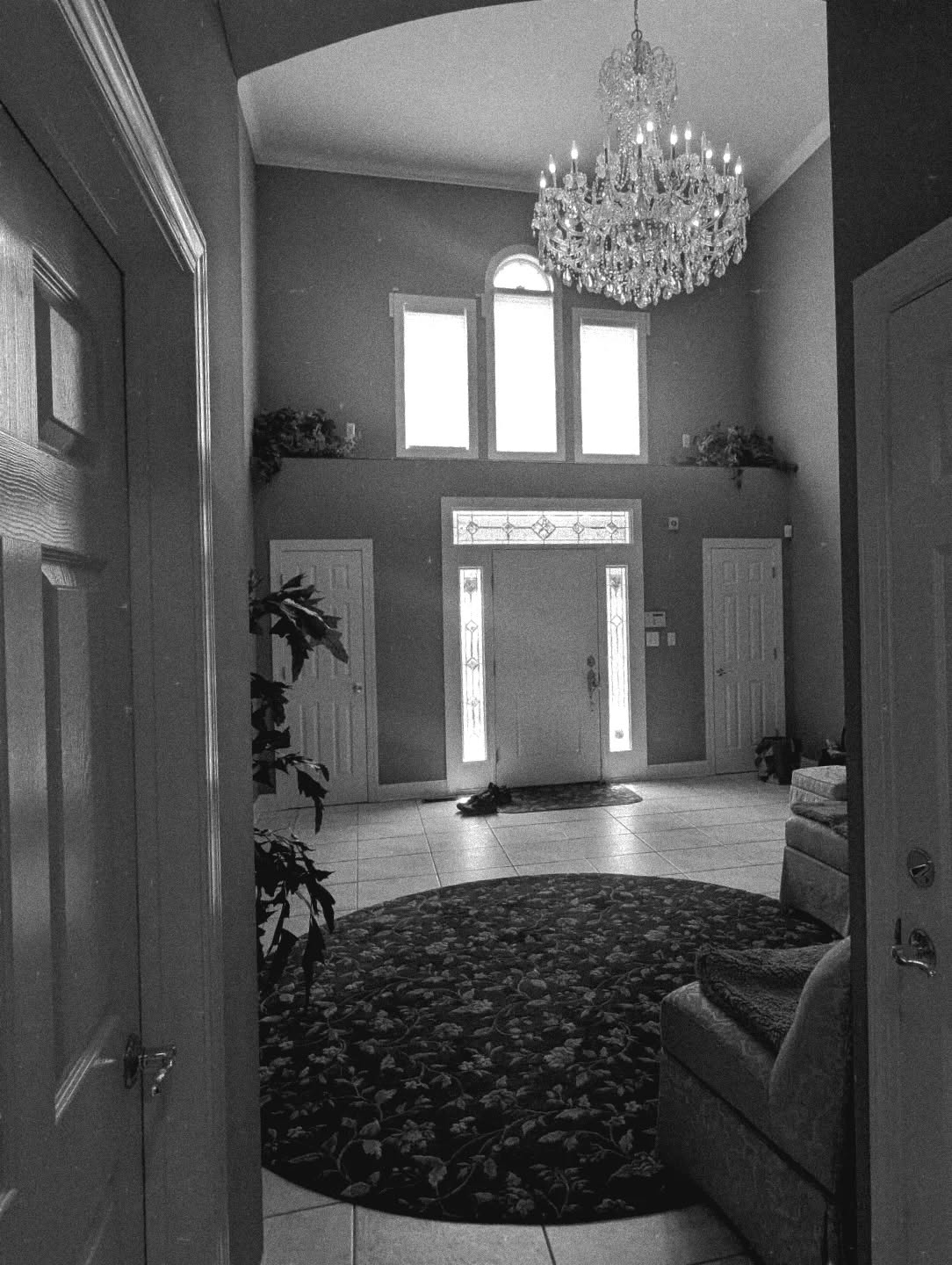 I'm very often in a situation where I'm working with clients who are attempting to modernize an old home. I find myself advocating to KEEP THE WALLS, DONT PAINT THE WOOD, consider a darker stain etc etc etc. She doesn't want to be an open concept. Let her be! If you wanted a modern house, why didn't you buy one? 🤷🏽
And here we have the very strange situation and truly rare client who has a contemporary (early 2000's), transitional style, newish construction that is asking for more old-home character. 😬
Where to even begin??? I mean, I have ideas.
But what's so interesting to me is that what was thought of as luxury trends 20 years ago feels so truly dated now. And while we do see styles coming back around (funnily the lifecycle of a trend seems to be about 20 years) can anyone imagine this aesthetic being resurrected? The anthropologist in me is deeply curious what this aesthetic says about society and what the necessary cultural conditions need to be for this to swing back en vogue.
Share your thoughts. Let's discuss. Tawk to me.
#culdesac
#suburbs
#jerseyhardcore