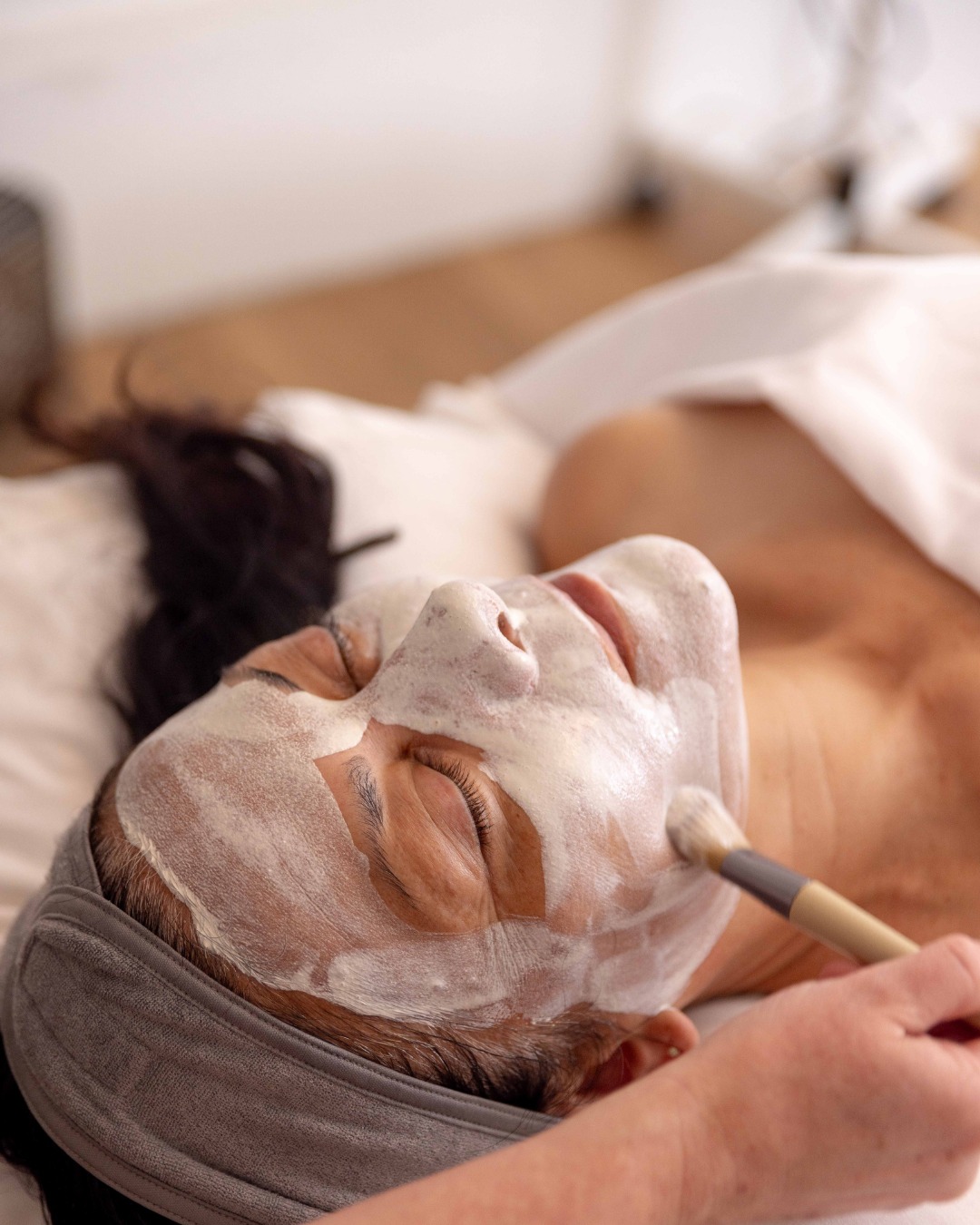 Not all skin treatments are created equal.
If your skin feels reactive, inconsistent or not responding the way it should, it may not need more actives. It may need a more considered approach.
At Nova, our skin treatments are designed to support the skin’s natural function first. Using a corneotherapy approach with Dermaviduals, we focus on strengthening the barrier, restoring balance and working with your skin rather than against it.
Each treatment is personalised on the day, based on what your skin is presenting, not a one size fits all protocol. Because long term skin health is built through consistency, not quick fixes.
If you are ready to approach your skin more intelligently, begin with a consultation or Discovery Facial and let us guide you ✨
#novaholisticspa #dermaviduals #corneotherapy #skinbarrierhealth #hobartskinclinic #customskincare #holisticskincare #sensitiveskin #reactiveskin