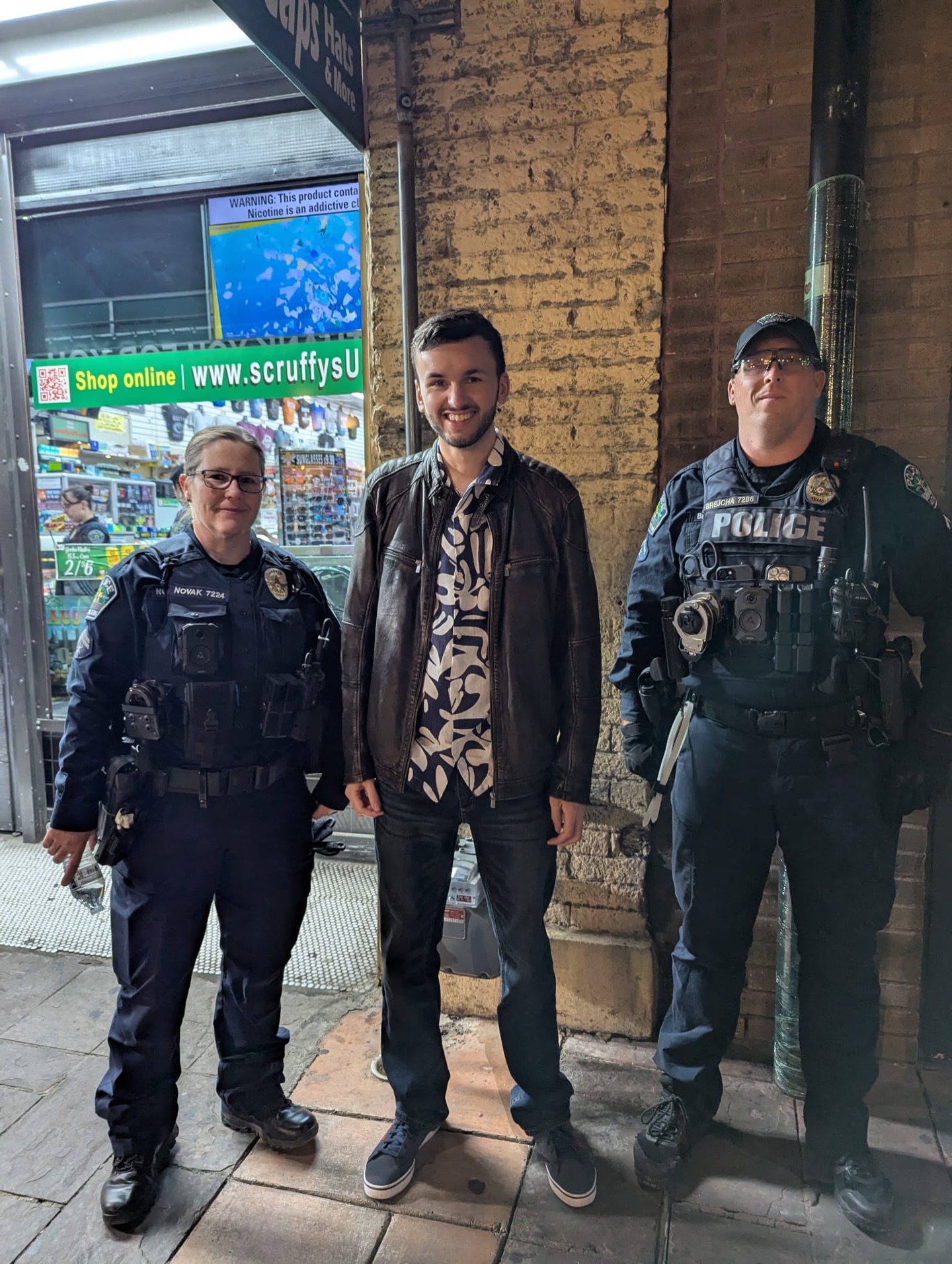 @themkbassist & @callum_drummer got caught up with the FEDS in America 👮
#austin #texas #feds #poliçe #band