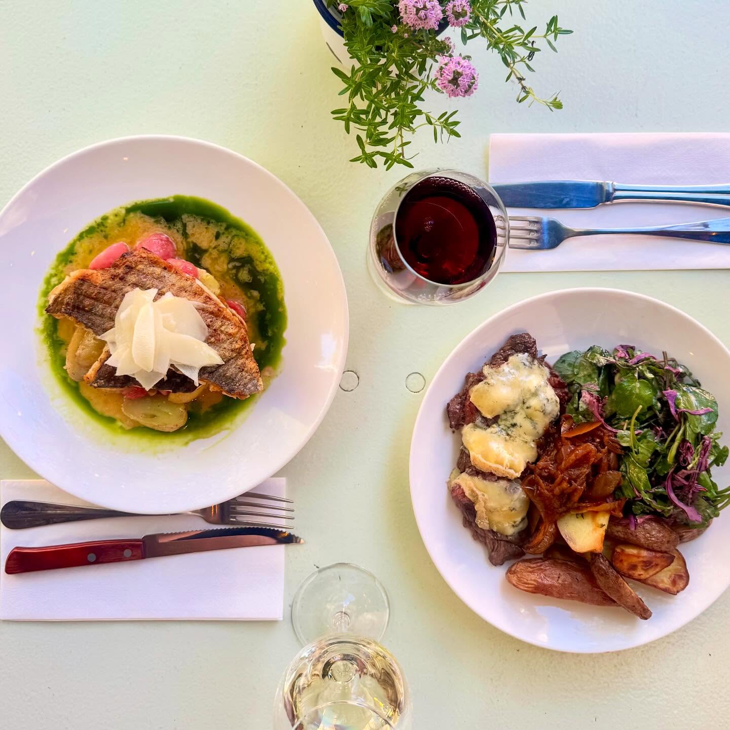 Sun might be gone for a bit but spring is still here on our plates ☀️💚 Grilled sea bream with radishes and new potatoes in lemon butter, wild garlic oil and raw white asparagus. And of course our Stilton steak classic!