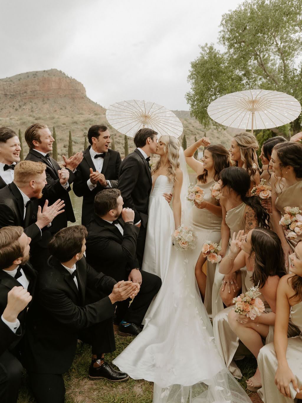 Obsessed is an understatement! Here’s proof that the thoughtful little details add to the magic of a beautiful day☂️
.
.
Planners+designers: @poppylaneevents_st.george
Florals+decor: @poppylaneevents_st.george
Photos: @lexiemikaylephotography
.
.
#utahweddingplanner #weddingpartyinspo #weddingdesign #parasols #zionweddingplanner