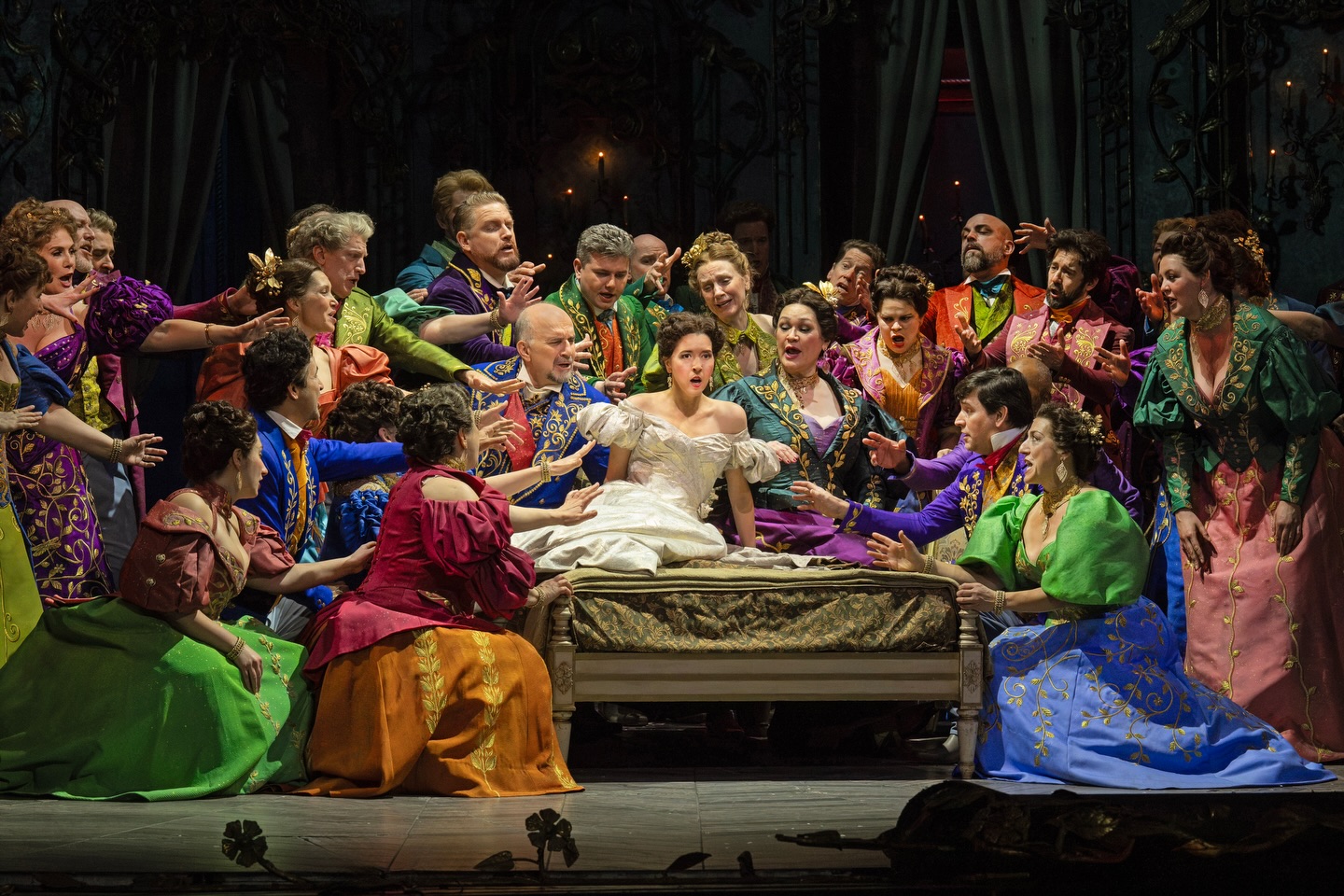 Verdi's La Traviata returns to the stage today! 🎉🎊🥂
On stage through June 6. Marco Armiliato and and @michelespotti_conductor conduct.
📷: Ken Howard / Met Opera