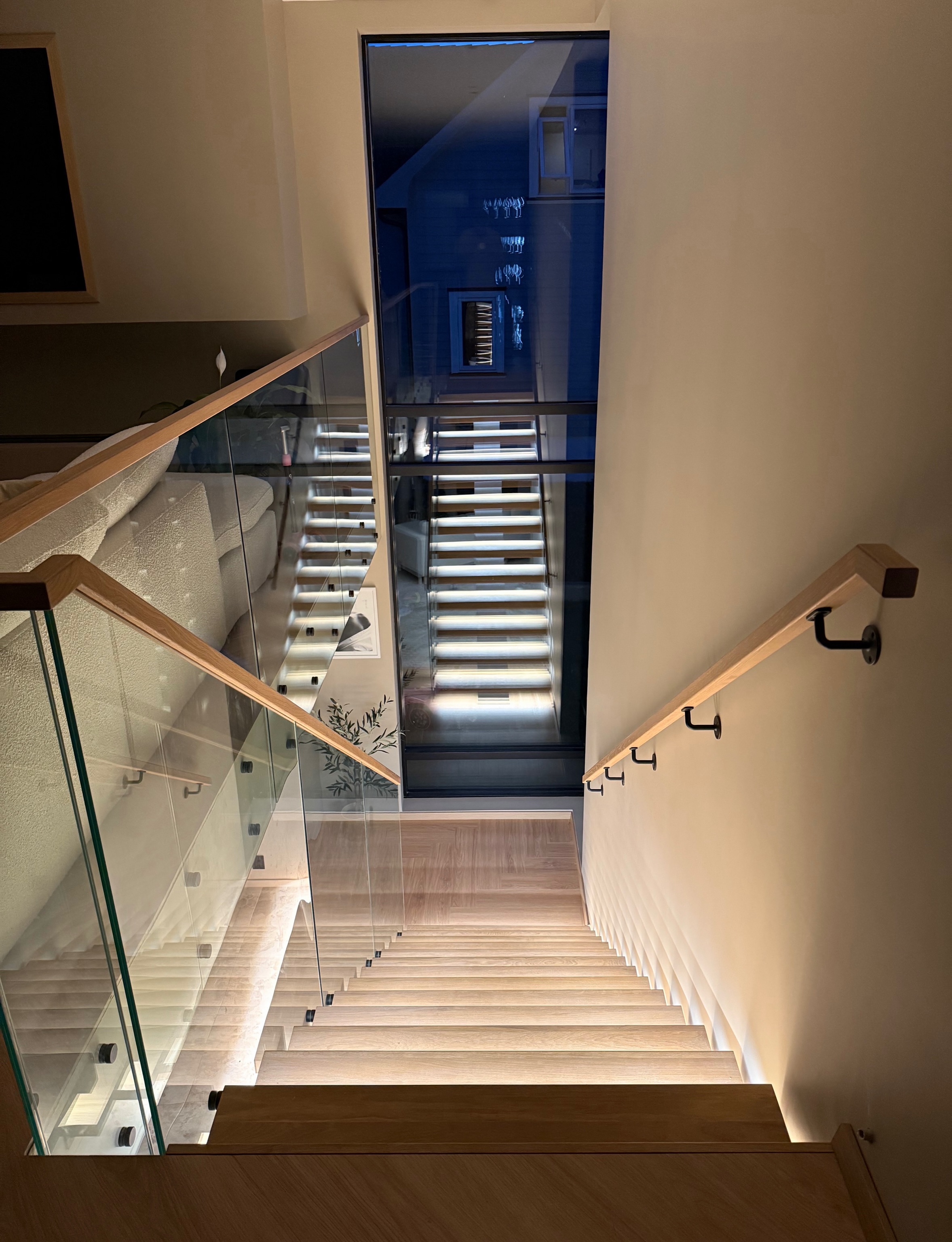 Happy Friday, everyone! ๐๐ป๐บ๐ผ
#staircasefriday