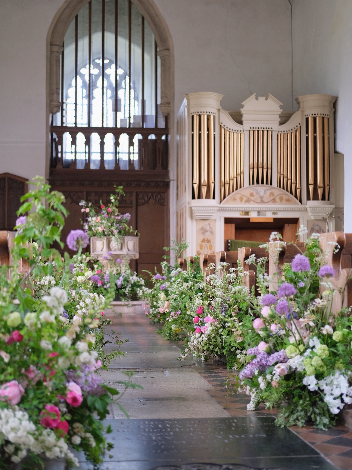 Spring ceremony for the wonderful A & C. The church was filled with the most beautiful scent of lilac, geranium and sweet peas. Just a few of the many flowers used for this dreamy spring brief ✨
Spring wedding flowers
Church wedding
Norfolk wedding
Norfolk florist
