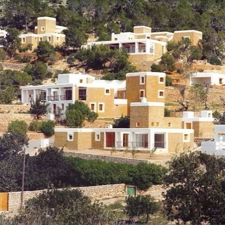 ~ The hidden Ibiza: where history, culture and authentic fincas come together…💛
Ibiza is so much more than beaches and beach clubs. It’s an island shaped by over 2,500 years of history, culture and a way of life that still feels untouched in many places.
✨ This month’s blog: Discover the true spirit of Ibiza ✨
From ancient Phoenician roots and the magic of Dalt Vila to architecture that blends perfectly into nature…
And the authentic fincas where you don’t just stay you experience the island.
Quiet. Timeless. Full of soul.
This is the Ibiza most people never truly see.
🌿 Read the blog via the link in bio.
.
.
.
#HiddenIbiza #AuthenticIbiza #IbizaFinca #IbizaCulture #Ibiza2026