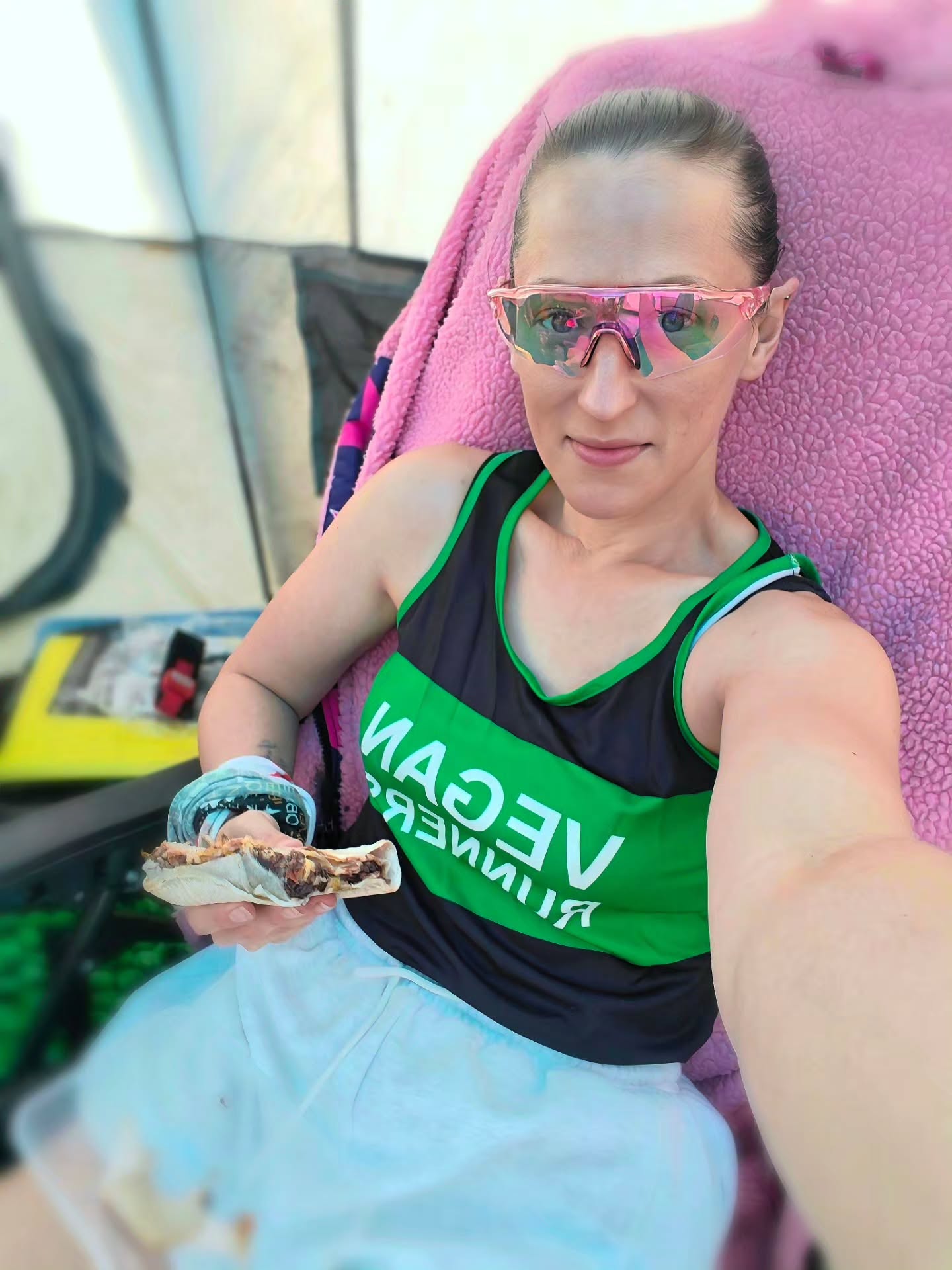 Nutrition in athletic performance is key 🧠⚡
A lot of people ask what I eat on a plant-based diet 🌱 especially in races where the miles double, then triple 🏃♀️⬆️⬆️
This is what I reach for on Backyard Ultras and long runs:
@PlantYou sheet pan crunch wrap 🌯 wrapped in foil, eaten cold, packed with beans 🫘 and protein 💪
Home made granola bars 🍫 simple fuel, maple syrup 🍁 and nut butter 🥜 when I need it
@this.uk Isn’t pork sausages 🌭
Pea protein based, gluten free, and I won’t lie… slight obsession.
Cold on the run or nicely “marinated” in a sweaty vest?
Yep… ultra running.
Still hits. Every time.
Avocado 🥑 salt and pepper 🧂 easy calories when nothing else sits right
@Purendure banana gels 🍌 real food energy, no nasties 🚫 no stomach issues 🙌
Nothing complicated. Just food I trust when it gets hard 🧱
I’m a plant-based athlete 🌱
My recovery is better 🔄
My body handles the load better 🏋️
And I can keep going when it matters 🔥
Beyond sport, I live a vegan lifestyle 🌿
For me, it’s about doing what I can to reduce harm where I don’t need to cause it ❤️ and carrying a respect and love for animals 🐾 into how I live
We live in a world where rescuing an animal is seen as heroic 🐕🦺 but not eating one is still considered controversial 🤍
Let’s change that 🌍
Start small 🌱
Make changes where you can 🔁
It doesn’t have to be all at once ⏳
You just have to begin 🚀
#veganrunners #plantbasedathlete #veganfortheanimals