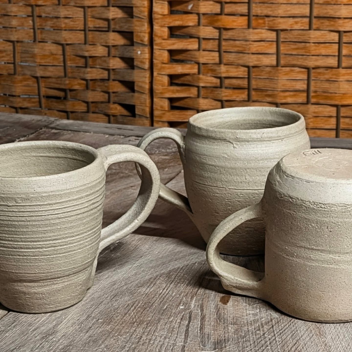 The time has come to get my head around mugs and handles. To be honest creating them has never really excited me but they are an excellent learning tool as I continue on this pottery path. Watch this space for a collection of wonky drinking vessels. 😄
..
#inthestudio #potterydesign #ceramicmugs #coffeemugs #SunshineCoastpotteryartist