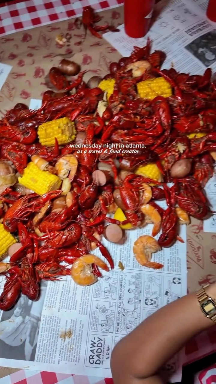always down for seafood šš¦thank you for having me @lafishfry @thedooronline
#atlantaevents #seafoodboils #lafishfry #atlantanights #atlfoodie
