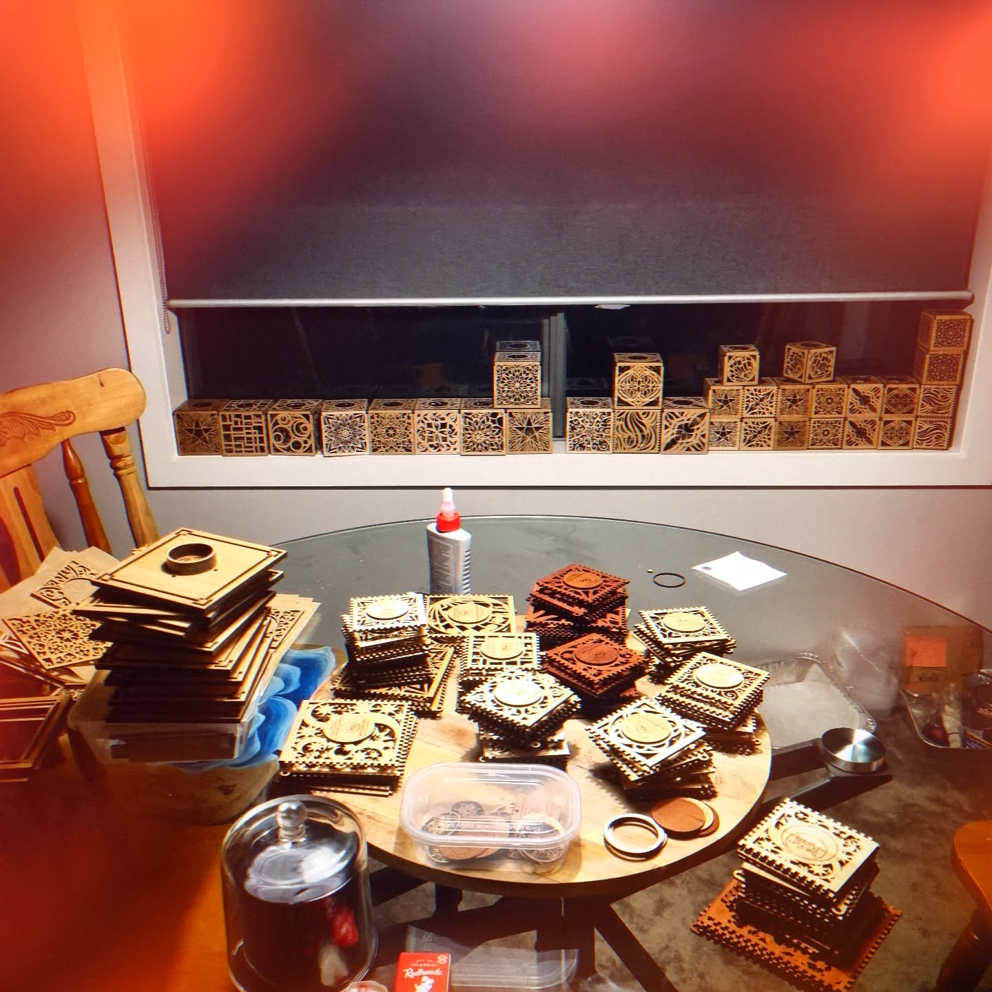 Warning, crafting in progress... Hand drawn designs, lasercut, sanded, varnished twice, glued and varnished a third time before placed in the completed windowsill... 🥰😭 So much more work than you would expect! ♡♡♡ but aren't they adorable?! FsC Sourced Australian Wood Lanterns ... only another 31 to go... 31 Done!
#lanterns #shoplocal #australianwood #handmadewithlove