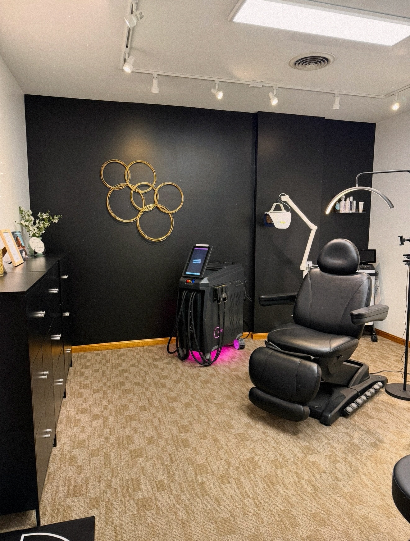 Two brand new treatment rooms, designed with you in mind ✨
We’ve officially expanded our space to bring you even more of the treatments you love—all in a calm, elevated environment where you can truly relax and recharge.
In our new rooms, you can now enjoy: Dysport, red light therapy, Physiq treatments, Morpheus8, and so much more 🤍
More space means more availability, more services, and more opportunities to invest in YOU.
💻Book here —> https://www.midwest-integrative.com
📞 Give us a call —> 309-837-0342
💳 CareCredit —> https://www.carecredit.com/go/553JSV