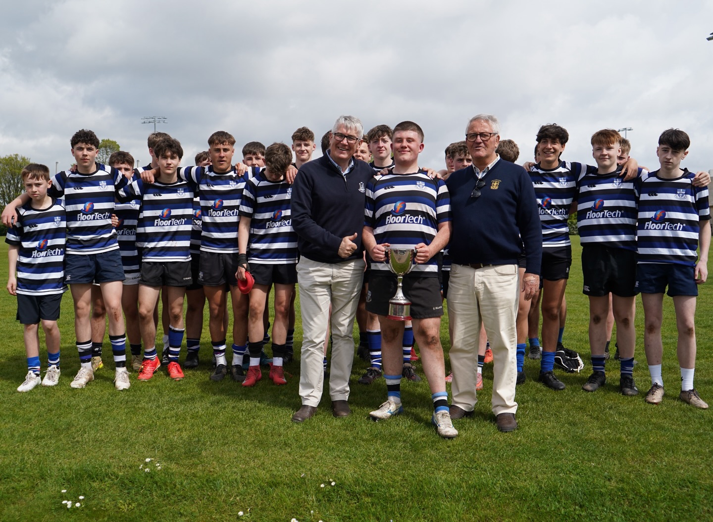 🏉 A Brilliant Final Weekend for Con-Crosshaven Youth Rugby 🔵⚪⚫
Our U18.5s secured the South Munster Plate on Friday evening in a nail-biting final against a resilient and resourceful Cobh Pirates side, with the lead changing hands more than once 💥
Not to be outdone, our U16s went one better on Saturday by lifting the South Munster Cup after another fast-paced, action-packed clash against Clonakilty 🏆👏
A huge thank you to all coaches, players, parents, and supporters for another memorable season of youth rugby.
Enjoy the well-earned break — we’re already looking forward to seeing everyone back in action next season 🙌
#UpTheCons #YouthRugby #ClubSpirit #PositiveEnergy