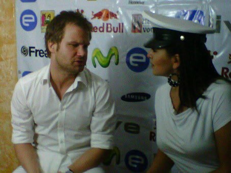 Un día como hoy pero hace 16 años hice mi PRIMERA entrevista (y además fue en inglés) y mi padrino fue @dashberlin
No tengo idea de dónde estará ese video pero se quedará en mi corazón y mismo día pero años después entrevisté a Enrique Guzmán jajajaja (hay niveles) 🤭😂