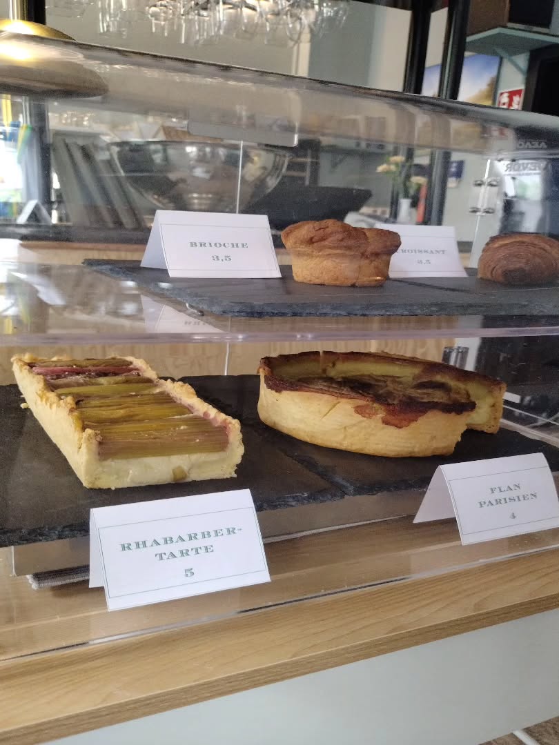 Nachmittags in der KTV? Wir haben da feine #patisserie für Euch! 🍰
Wir freuen uns auf Euch!
🇫🇷 Budapester Straße 57
🕑 Dienstag bis Samstag ab 14:00 Uhr!
P.S. Pâtisserie und Tartes könnt Ihr auch auf unserer Website vorbestellen und abholen.
#rostockrestaurant #vegancake #veganepatisserie #frenchrestaurant