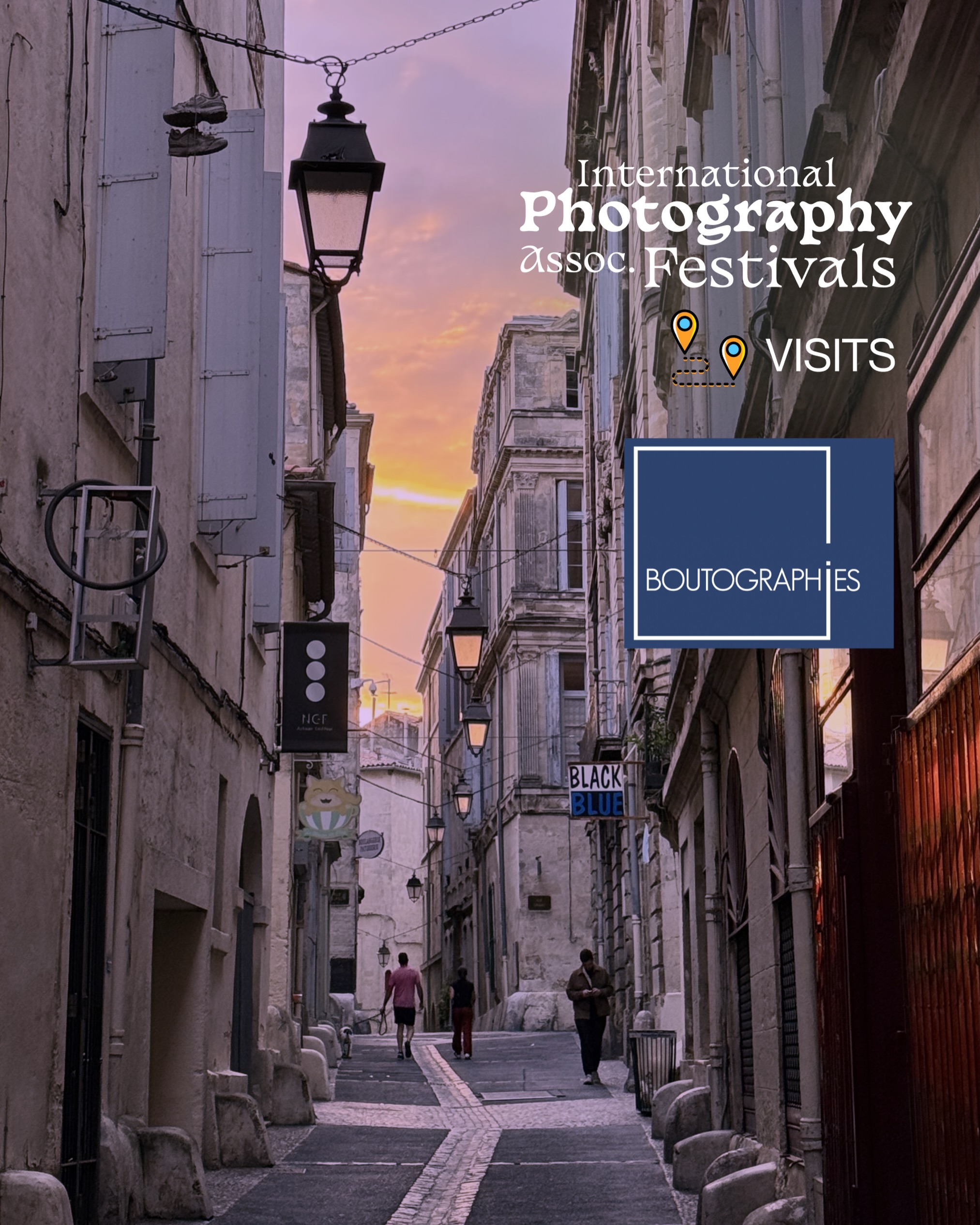 📸 Nous sommes ravi·es de mettre en lumière Les Boutographies @les_boutographies, l’un des festivals de photographie les plus importants en France dédié à la photographie contemporaine émergente, qui transforme la ville de Montpellier en un point de rencontre vibrant pour les artistes, commissaires d’exposition et passionné·es de photographie.
Chaque édition réunit un riche programme d’expositions, de lectures de portfolios, de projections, de rencontres et d’échanges professionnels dans différents lieux culturels et espaces d’exposition de la ville. Le festival présente un panorama diversifié des pratiques photographiques contemporaines, en soutenant à la fois les voix émergentes et des artistes reconnu·es à l’international 💚
Grâce à sa programmation curatoriale attentive, Les Boutographies créent de précieuses opportunités d’échange artistique et professionnel, tout en renforçant le dialogue entre photographie, société et culture visuelle contemporaine.
Depuis sa création, le festival joue un rôle important dans le soutien aux nouvelles générations de photographes et dans la mise en relation des artistes avec des réseaux et des publics internationaux.
🔗 Découvrez le travail d’IPFA pour connecter les festivals de photographie dans le monde entier – lien en bio.