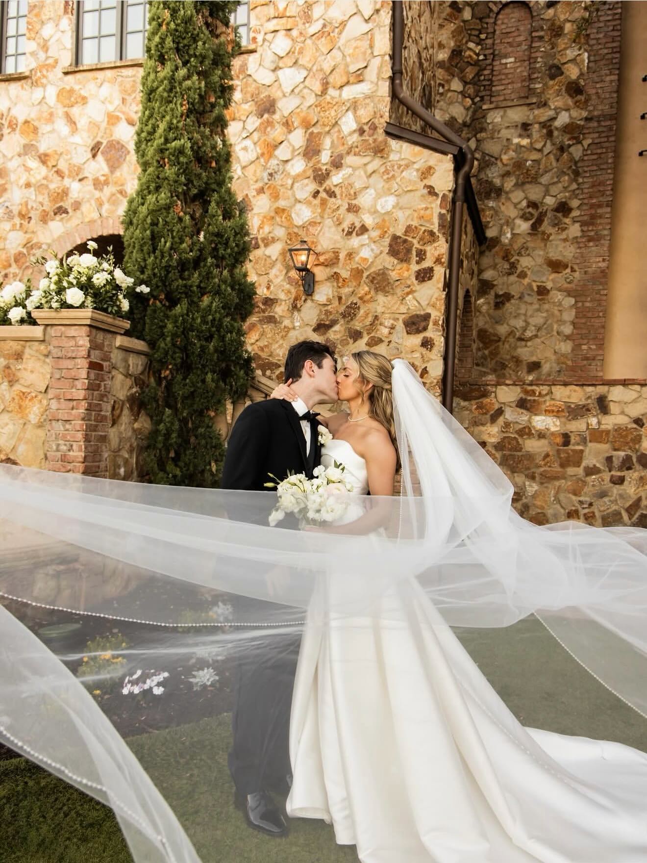 ARDINN 🤍✨ still dreaming about this stunning wedding! Thank you for choosing {BTA} to be apart of your special day.
•makeup by @rachaelriveraartistry
•hair by @beautyby.lindseyk