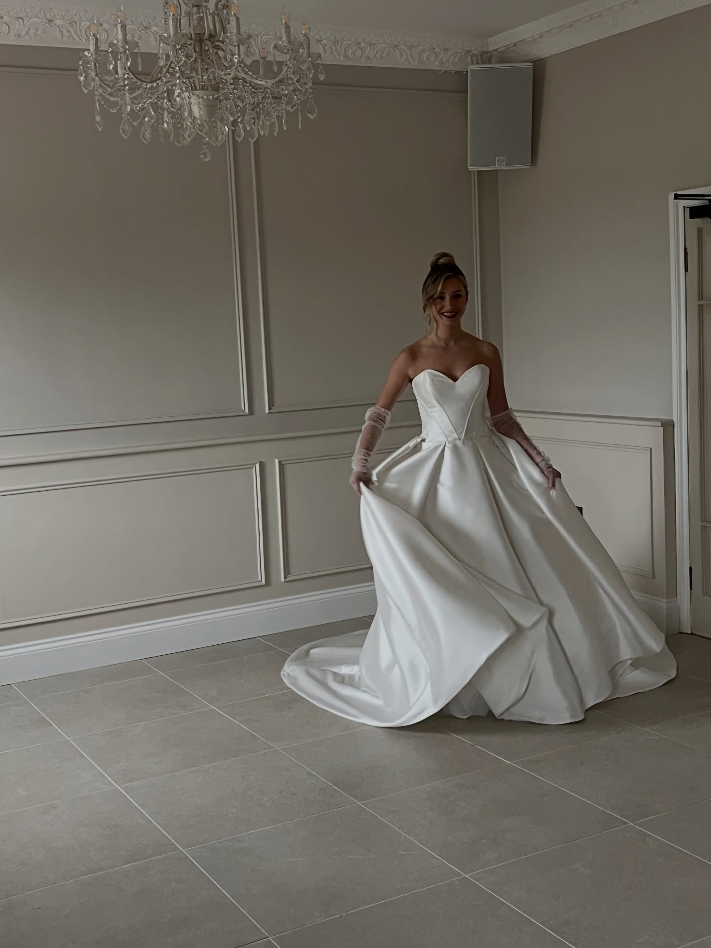 Some BTS from the @the_parkes_estate shoot! X
Concept & Planning @photographybykls
Photographer @photographybykls
Venue @the_parkes_estate
Wedding Stylist @events.halo
Videography @josephwfilm
Content Creation @simplysocials_
Florals @rockandmeadow
Hair & Make Up @bridalhairandmakeupofcheshire
Stationary @paperlaceinvites
Tableware & Linen @optionsgreathire
Dress @bethanyhbridal
Suit @oliverbrownlondon
Models @thehorners_modelcouple
Toast Master @chesterceremonies
Singer @sarahpricemusic
Celebrant @weddingandwellbeing_with_lisa
Car chesterweddingcars
