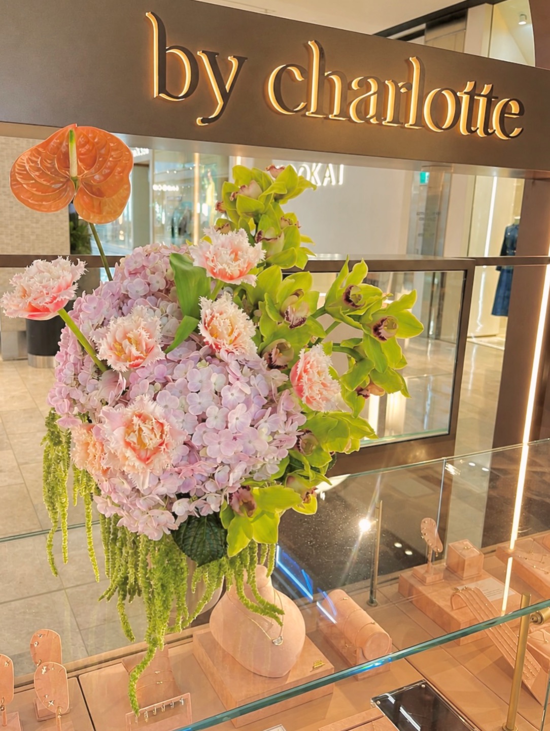 Hydrangeas, orchids, tulips, amaranthus and an anthurium - the floral equivalent of diamonds, made with love for @bycharlotte_