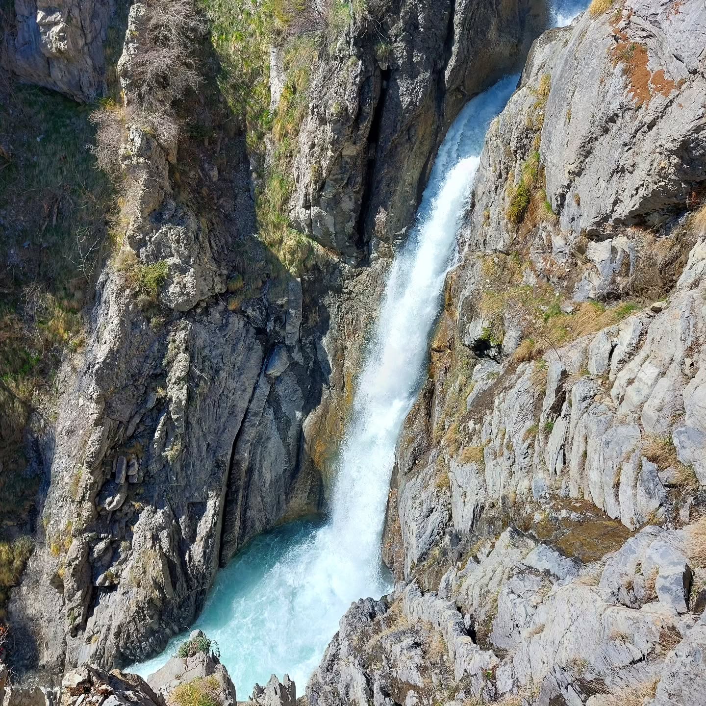 Cascade du Pont du Diable, juste derrière la maison