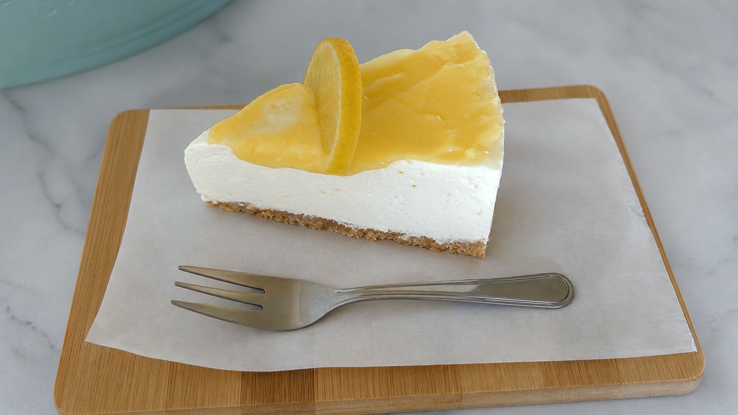 Sunshine in every bite 🍋✨
Our Lemon Curd Cheesecake is the perfect balance of zesty and sweet - a silky, creamy filling on a buttery base, topped with a vibrant homemade lemon curd that brings just the right amount of tang.
Fresh, light, and made to pair perfectly with your favourite coffee.
Available in-store for a limited time 💛