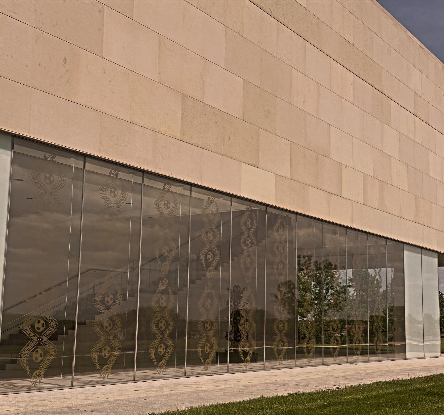 Nerman Museum in Kansas ! Thank you JoAnna Northup and all the great professional team working on the installation 👋👋👋👋