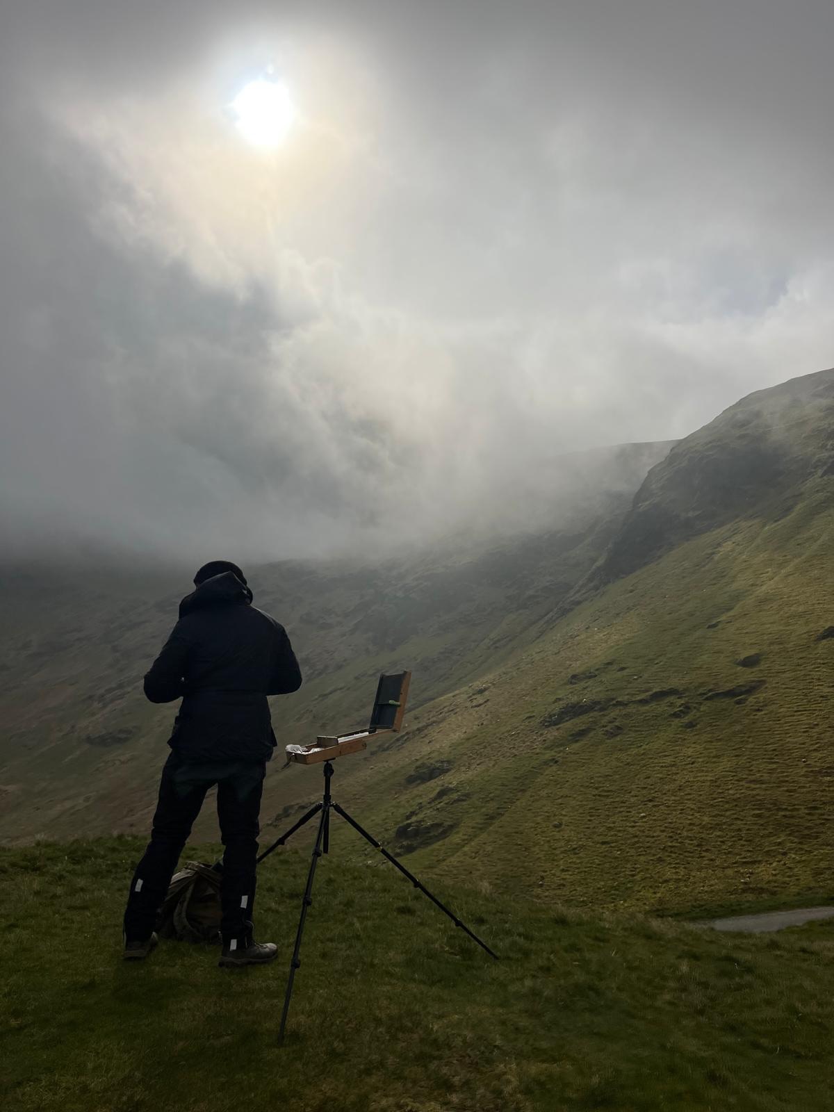 I really enjoyed painting with the @penrith_art_club today at Newlands Pass Summit. it started very atmospheric with low cloud but after lunch , it had changed into a completely different day, so I had to stop with it unfinished.
#newlandspasssummit #newlandspass #enpleinair #enpleinairpainting