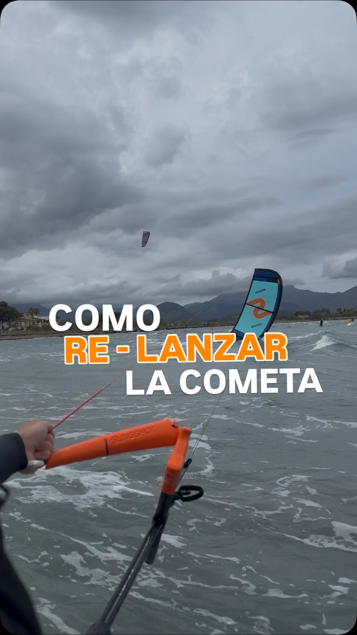 ¿Se te cayó la cometa al agua y pensaste que se terminó la sesión?
Aquí te mostramos cómo relanzarla fácil y volver a navegar en minutos.
Guardá este reel para tu próxima salida y compartilo con ese amigo que siempre termina en el agua 😂🌬️ #mallorca #kitesurf #kitesurfing