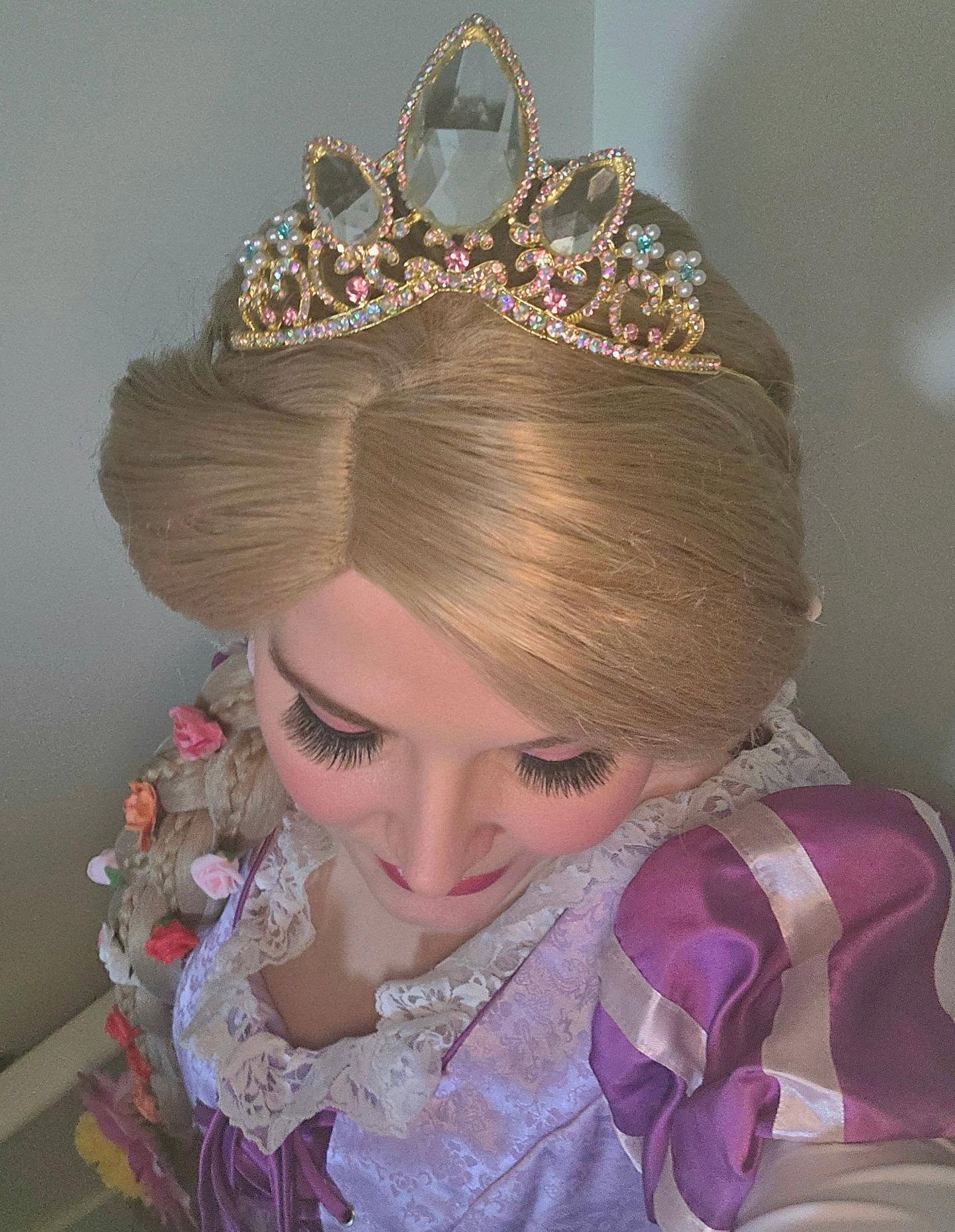 ✨👑 A little sparkle, a little magic, and a whole lot of royal charm 👑✨
Every crown tells a story…of bravery, kindness, and a heart that shines brighter than any gem 💖 Whether you’re ruling a kingdom or twirling through your day, don’t forget, you were born to sparkle! ✨
#dazzlingprincessparties
#yyc #princessparties #partyprincess