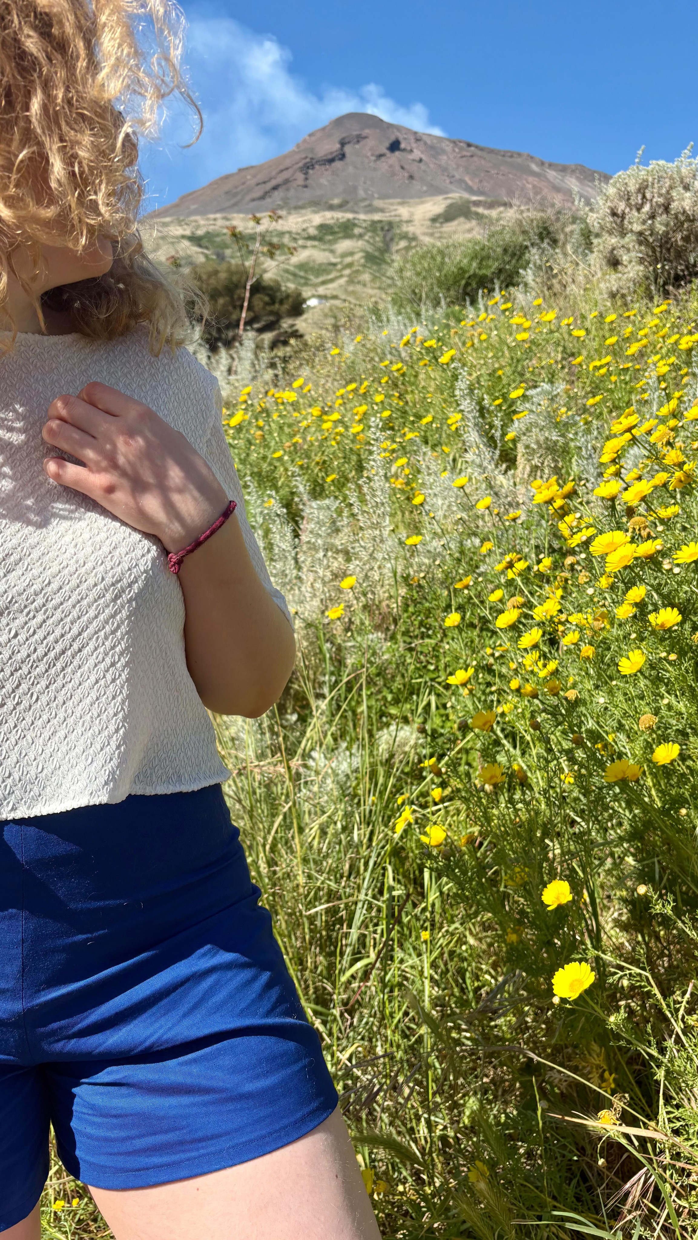 Je vous emmène dans la conception du short taille haute Foeniculum !
Du dessin, en passant pas le patronage jusqu’à la fabrication finale, tout est fait dans mon atelier à Genève 🫰🏻 !
Selon vous, quelle est l’étape la plus complexe 😉 ?
#atelierpiny #madeingeneva #slowfashion #conceptionpersonnalisée #vetementfemme